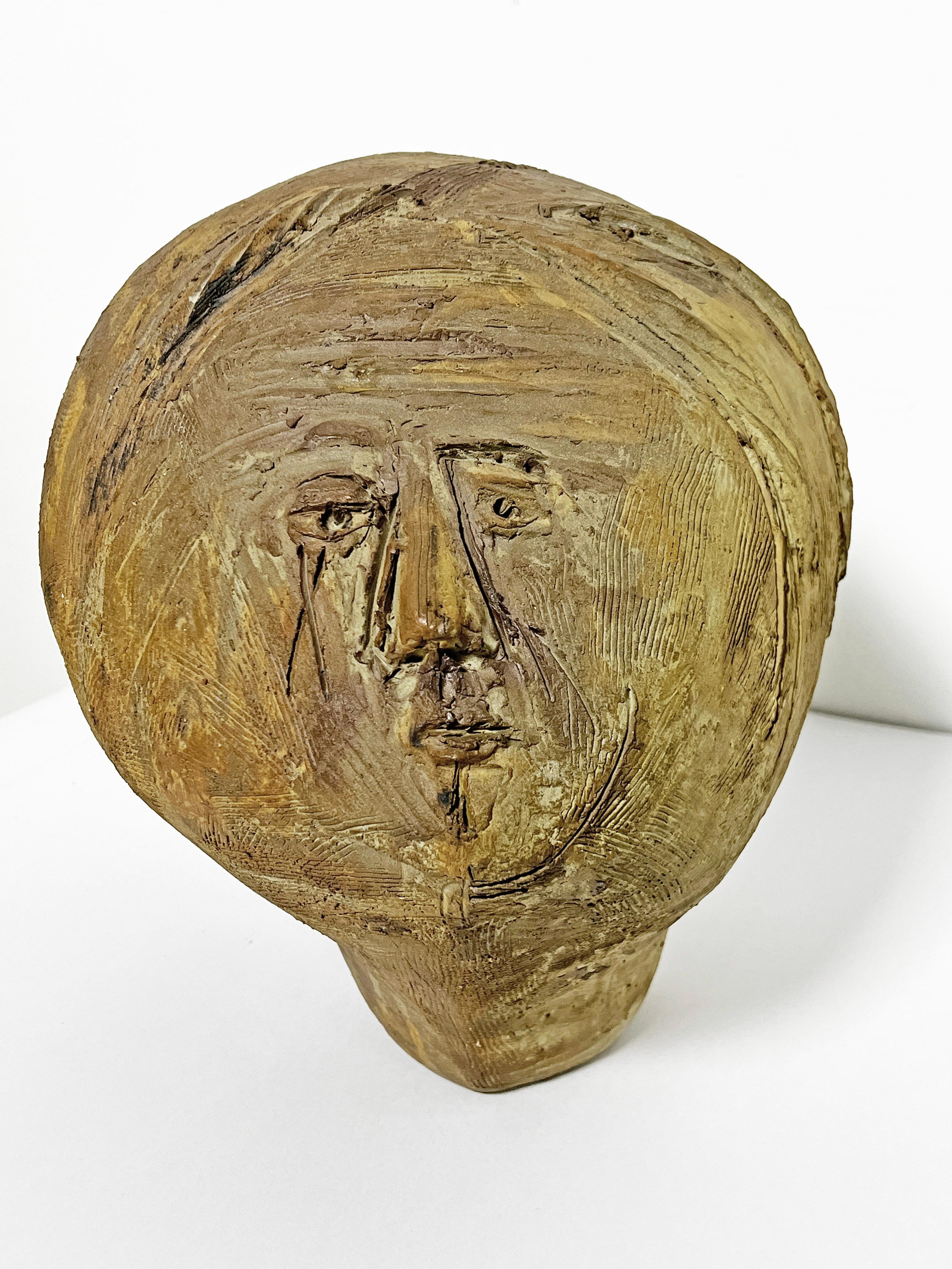 Mid-Century moderno Scultura in Studio Pottery in gres esposta al museo di Susan Newman, D. A. 1962 in vendita