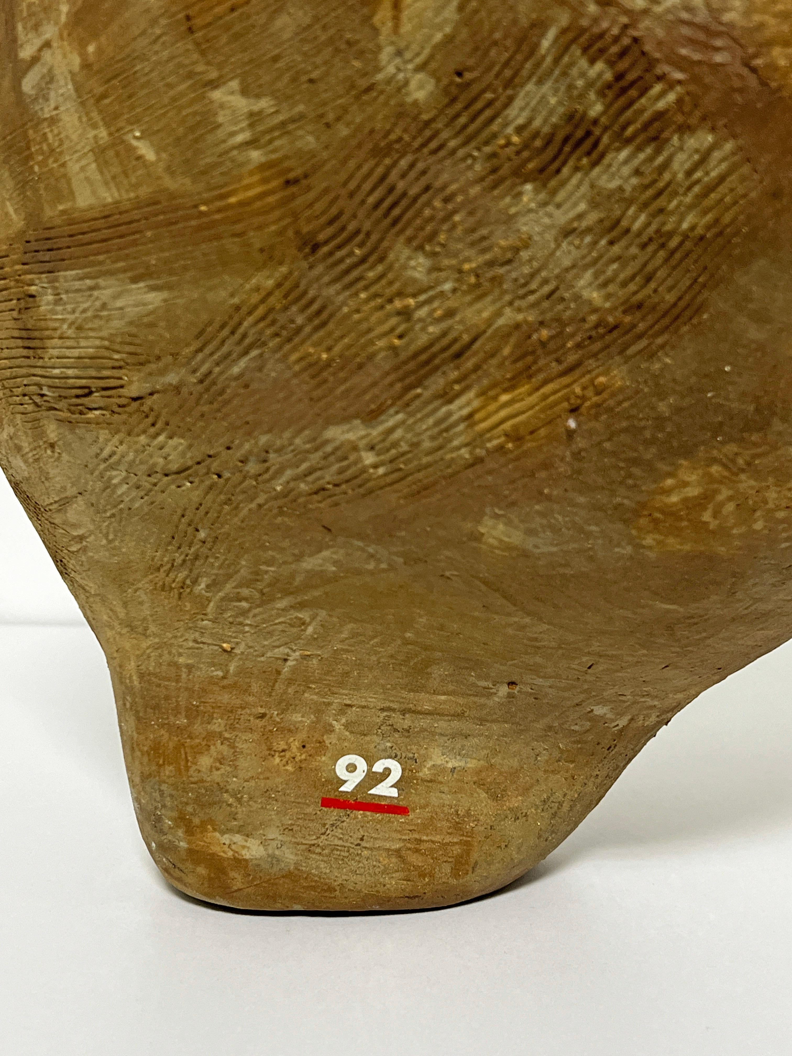 Grès porcellanato Scultura in Studio Pottery in gres esposta al museo di Susan Newman, D. A. 1962 in vendita