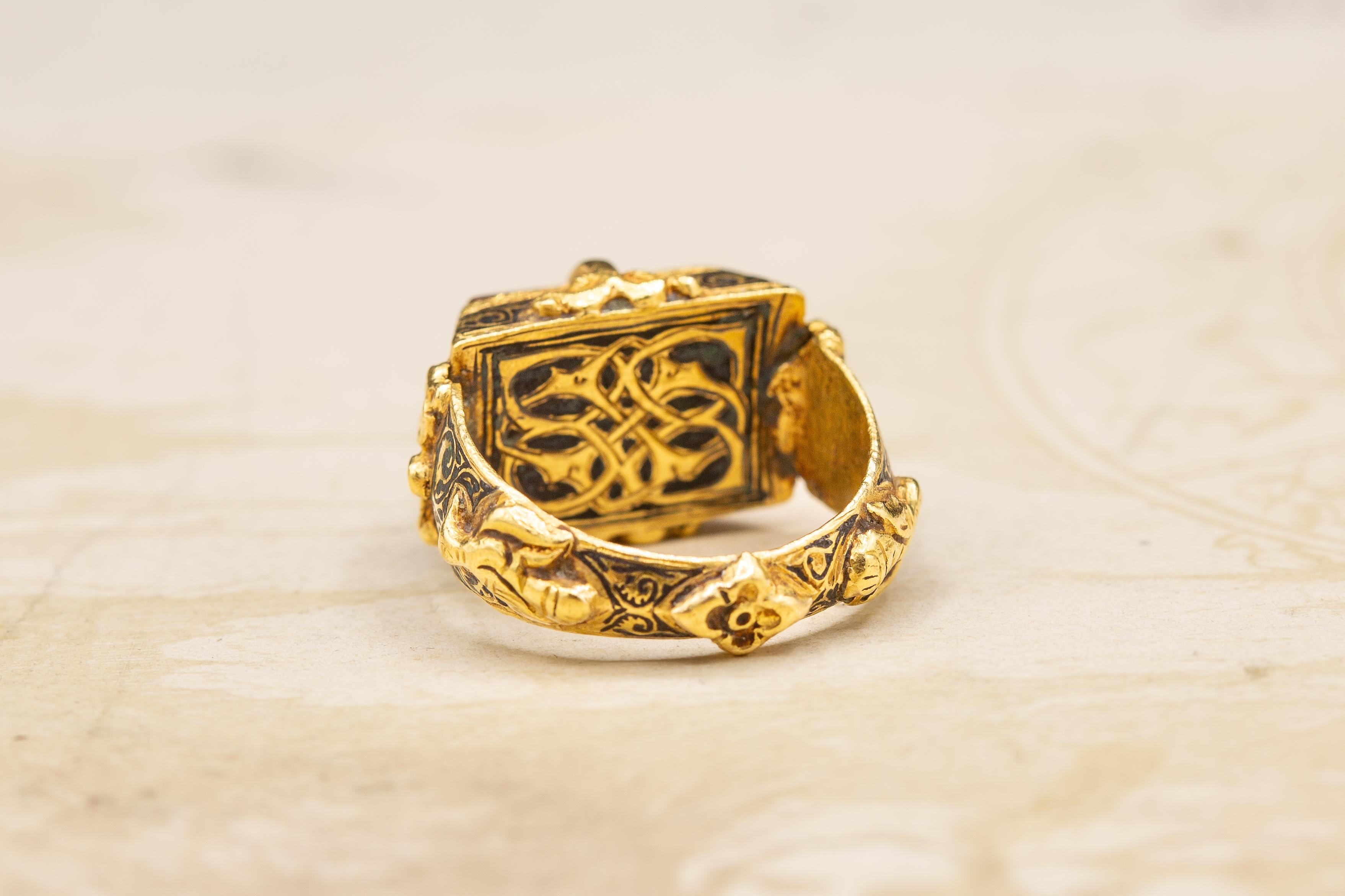 Museum-Grade Antique Early Seljuk ‘Selçuklu’ Period Islamic Intaglio Ring In Good Condition For Sale In London, GB