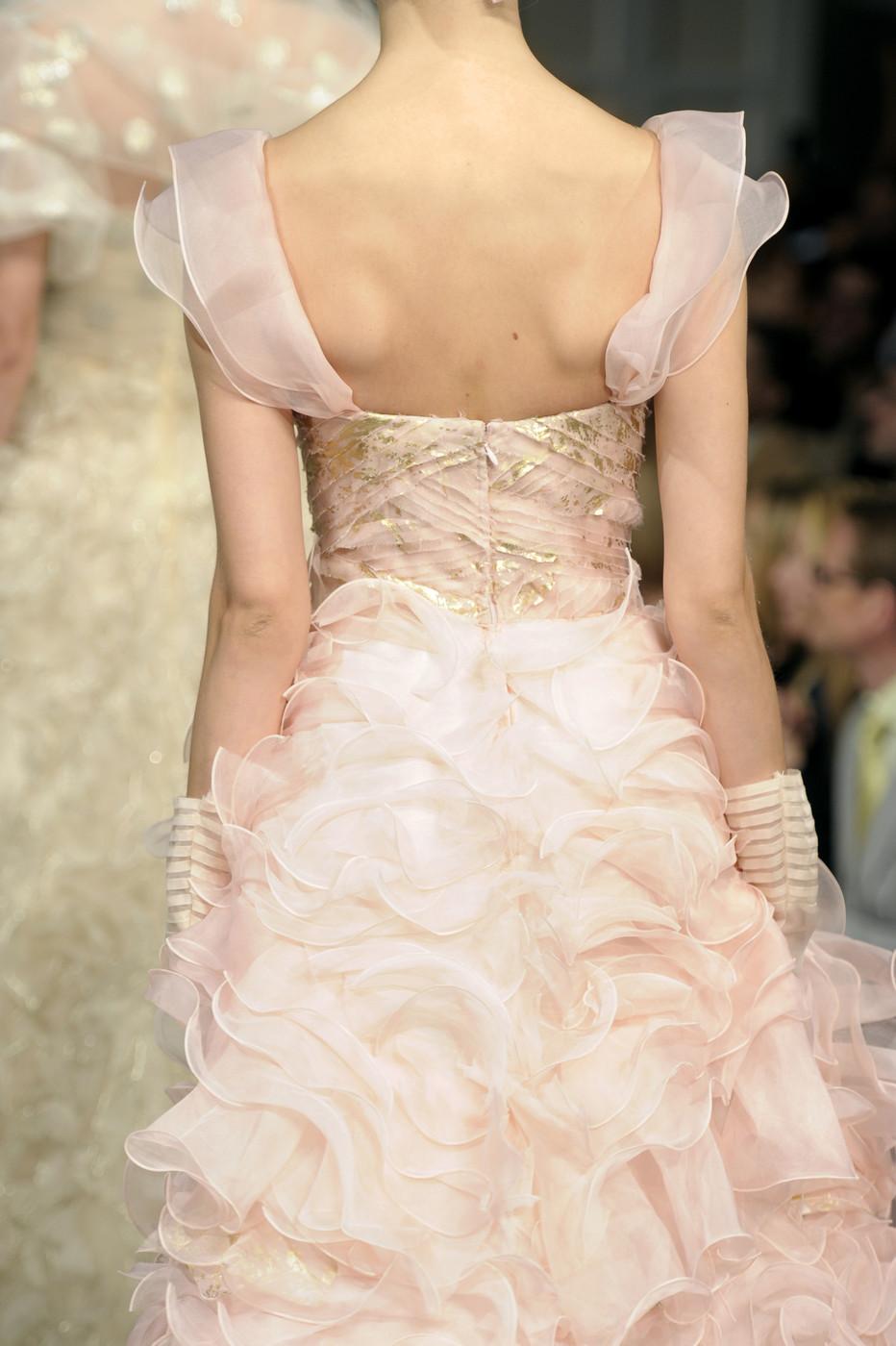 Oscar De La Renta Vogue Museum Runway S/S 2011 Silk Gold Leaf Painted Dress US 6 For Sale 2