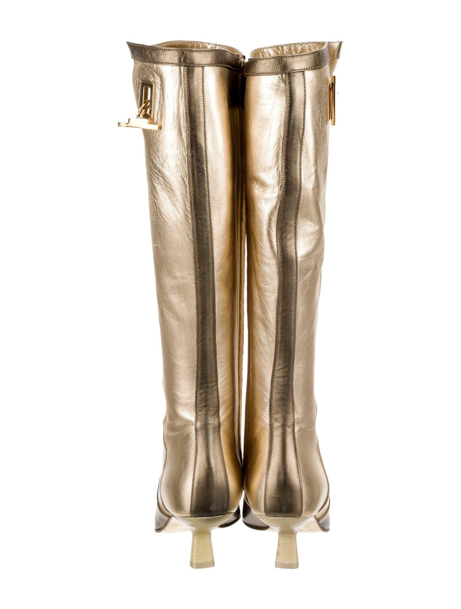 
COLLECTOR'S ITEM

GUCCI COLLECTION BY TOM FORD FOR FALL / WINTER 2000

Gold & Bronze Leather boots
These boots are part of the permanent collection of the Phoenix Art Museum, gift of Neiman Marcus and were also featured in the Gucci cataloge in