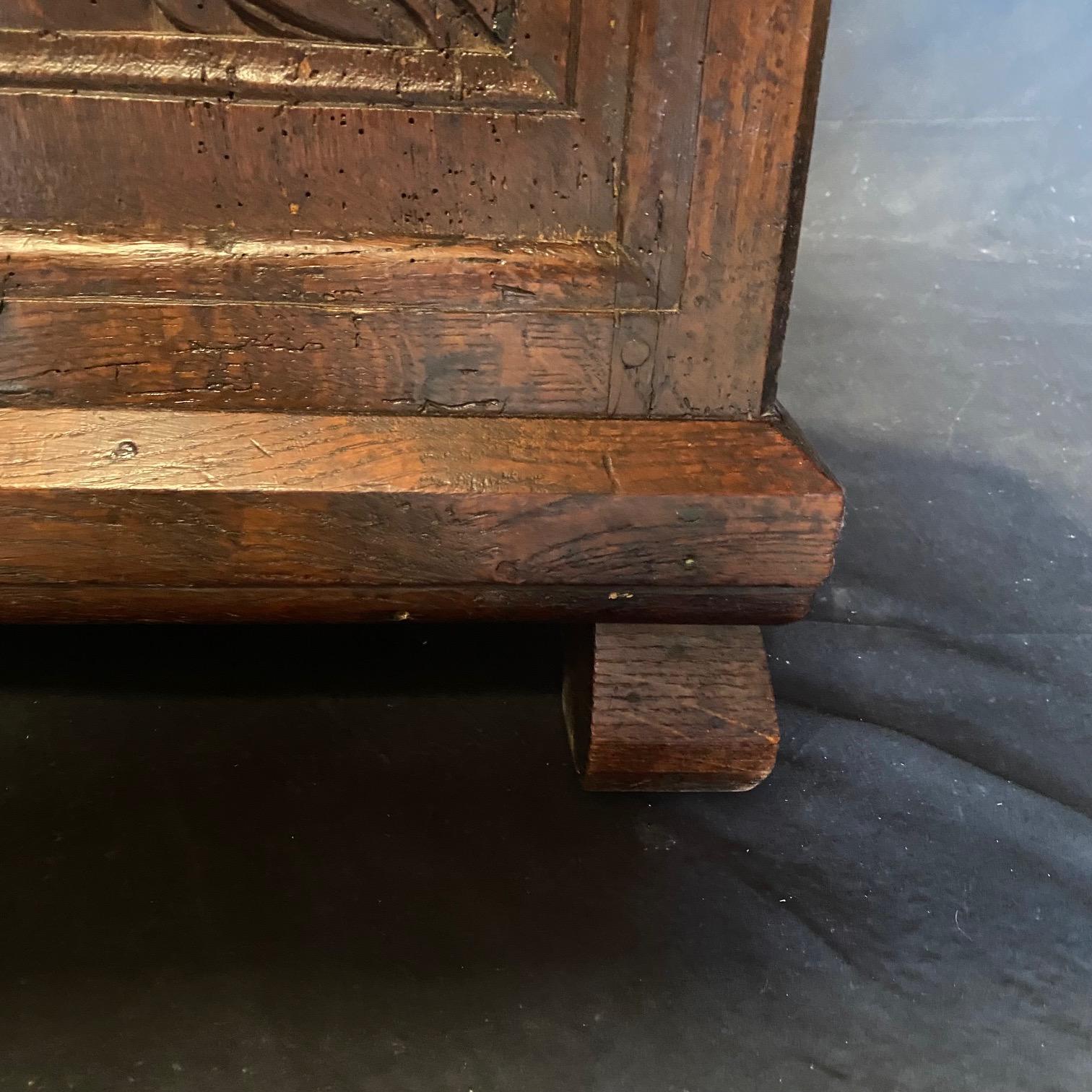 Elizabethan  Museum Quality 18th Century Coffer with Provenance  For Sale