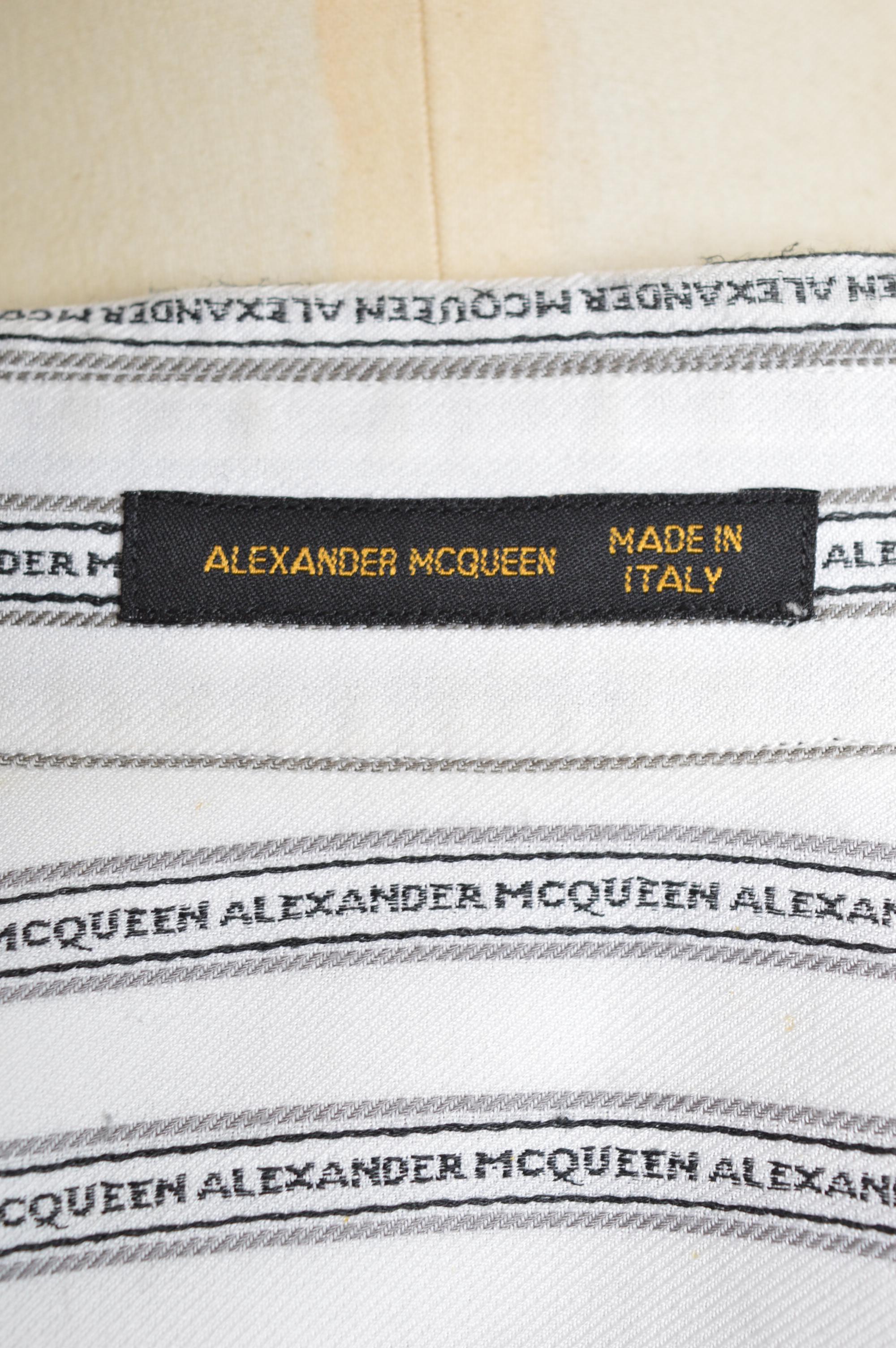 Calidad de museo Camisa de la firma Alexander McQueen a rayas con monograma C. 1997 en venta 4