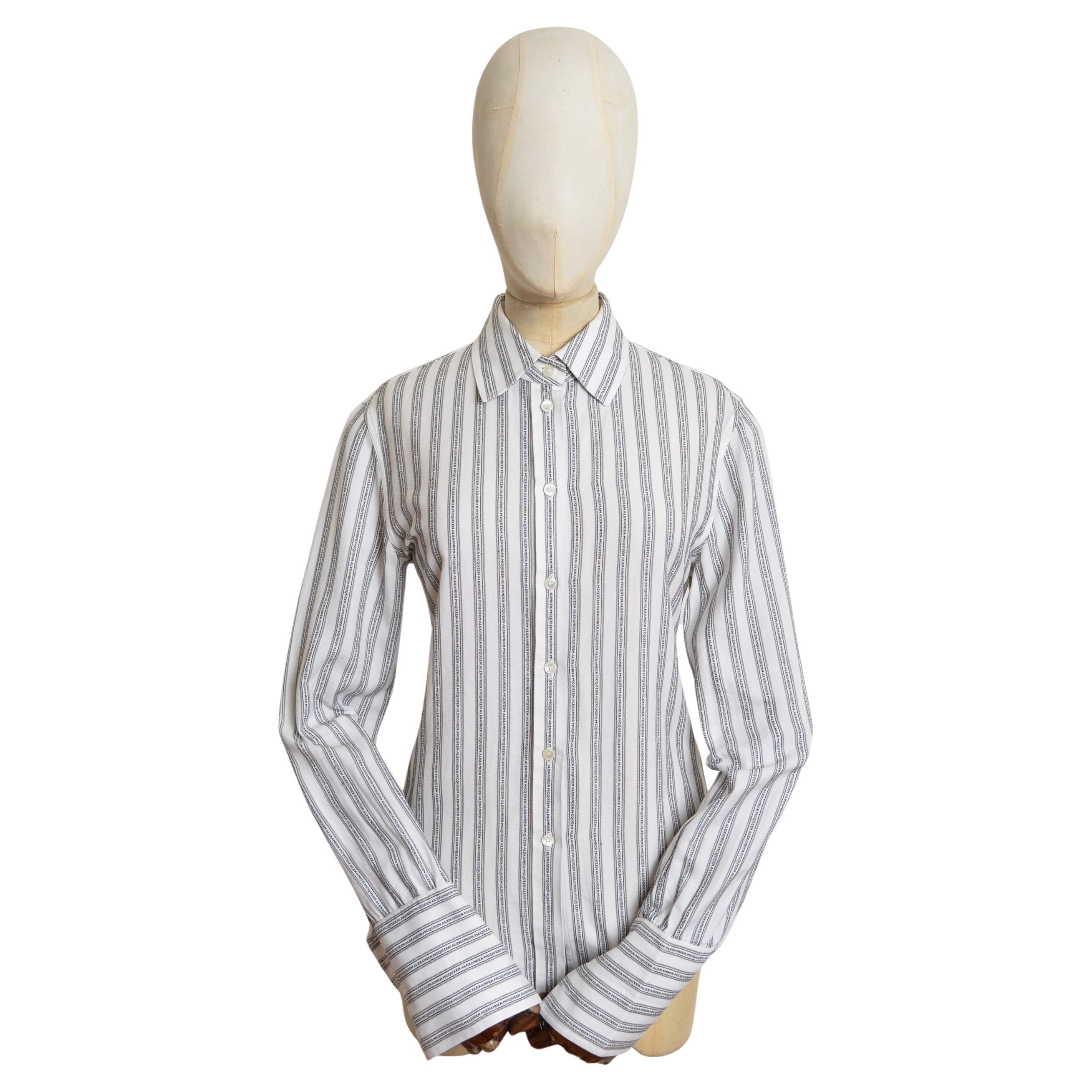 Calidad de museo Camisa de la firma Alexander McQueen a rayas con monograma C. 1997 en venta