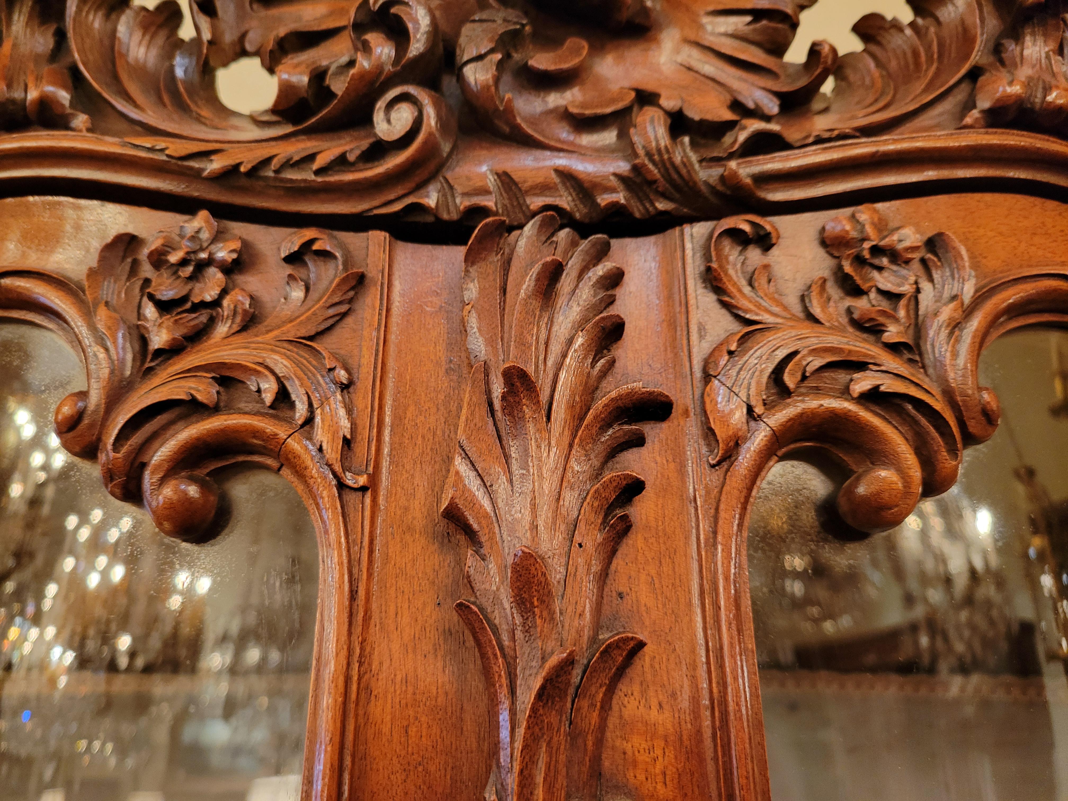 Museum Quality Antique Carved Walnut Vitrine In Good Condition For Sale In New Orleans, LA