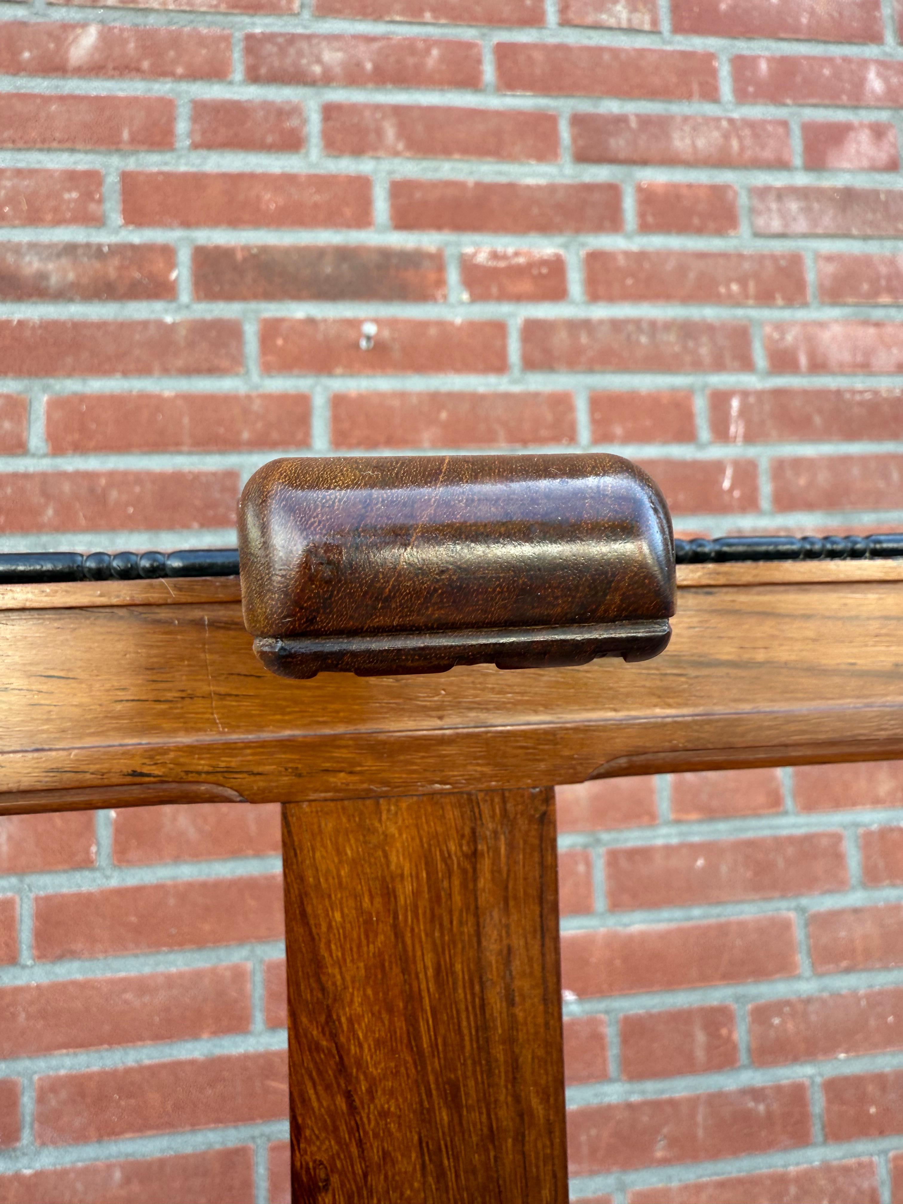 Museum Quality Antique Nutwood Studio or Gallery Easel / Painting Display Stand In Excellent Condition For Sale In Lisse, NL