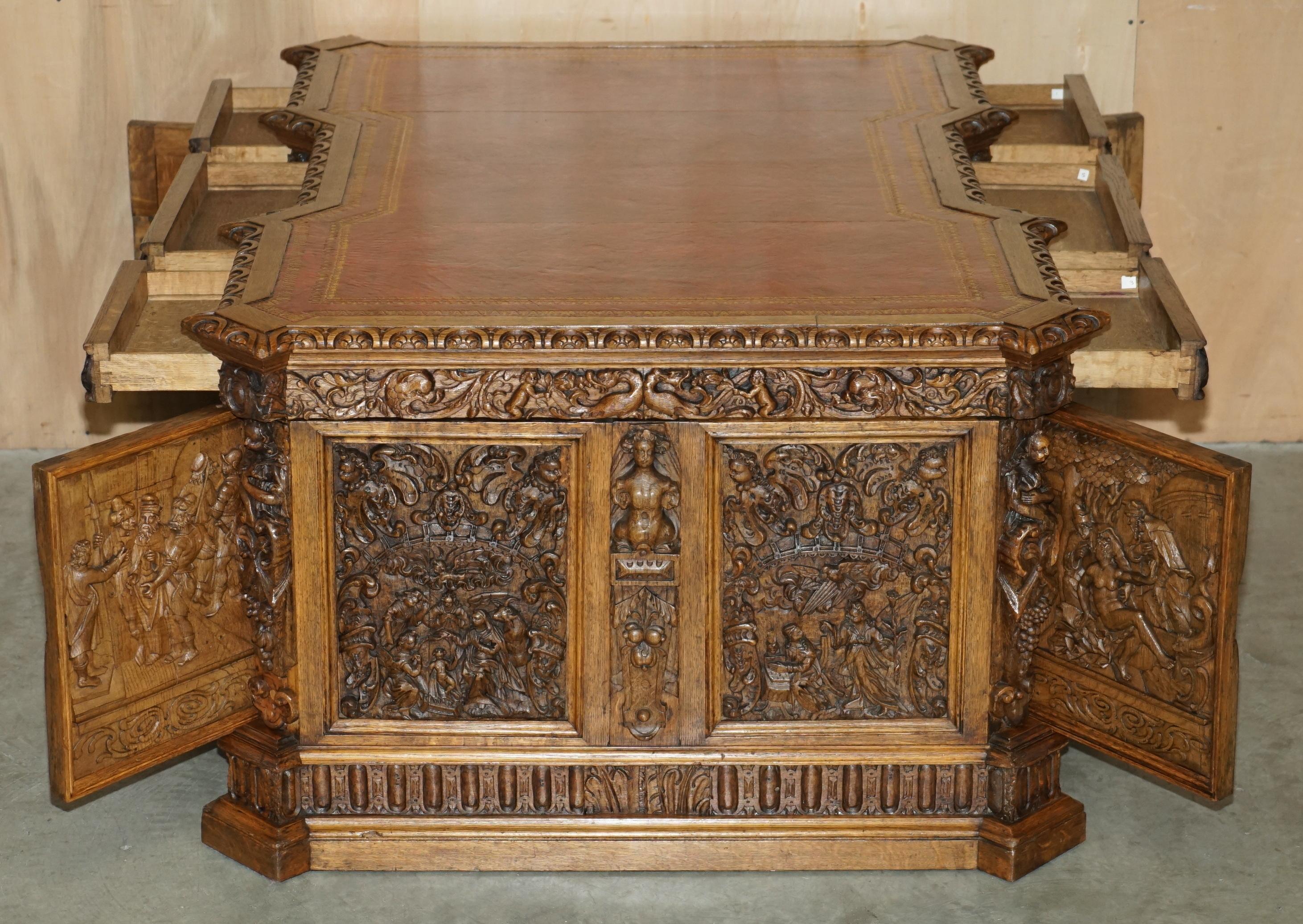 ESCRITORIO ANTiQUE DE CALIDAD MUSEO DEL SIGLO XVII TALLADO A MANO PANELES RELIGIOSOS en venta 5
