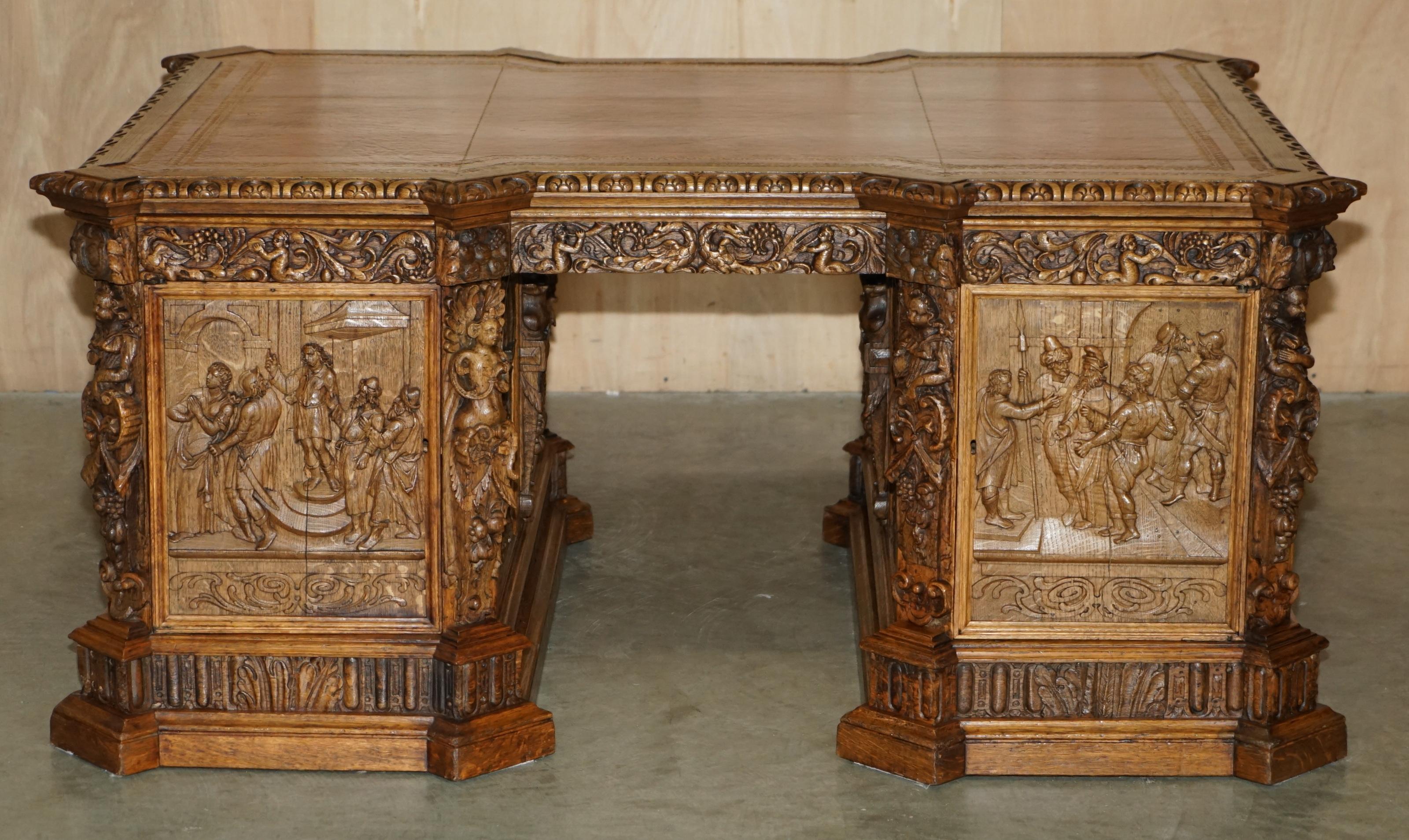 ESCRITORIO ANTiQUE DE CALIDAD MUSEO DEL SIGLO XVII TALLADO A MANO PANELES RELIGIOSOS en venta 7