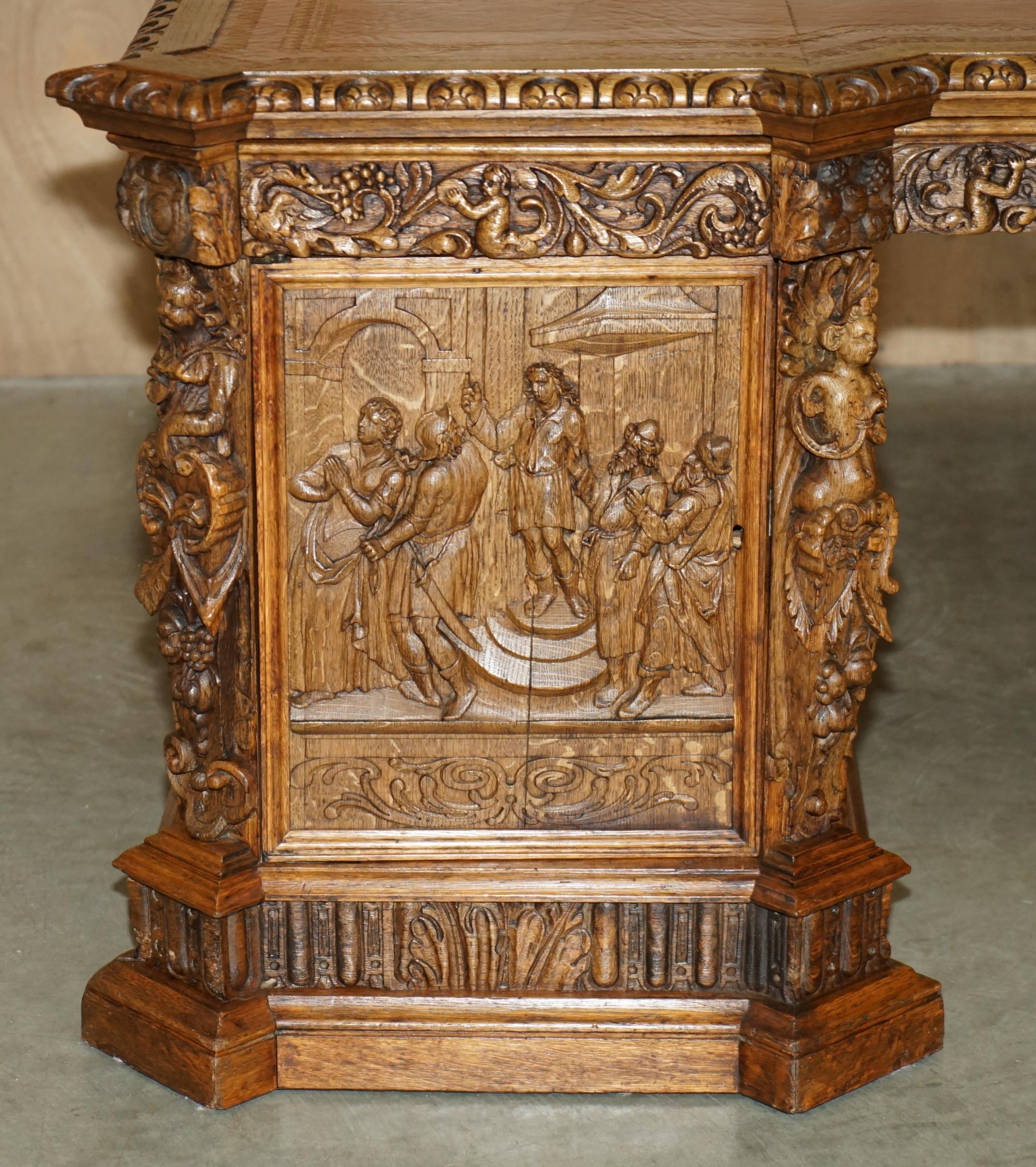 ESCRITORIO ANTiQUE DE CALIDAD MUSEO DEL SIGLO XVII TALLADO A MANO PANELES RELIGIOSOS en venta 8