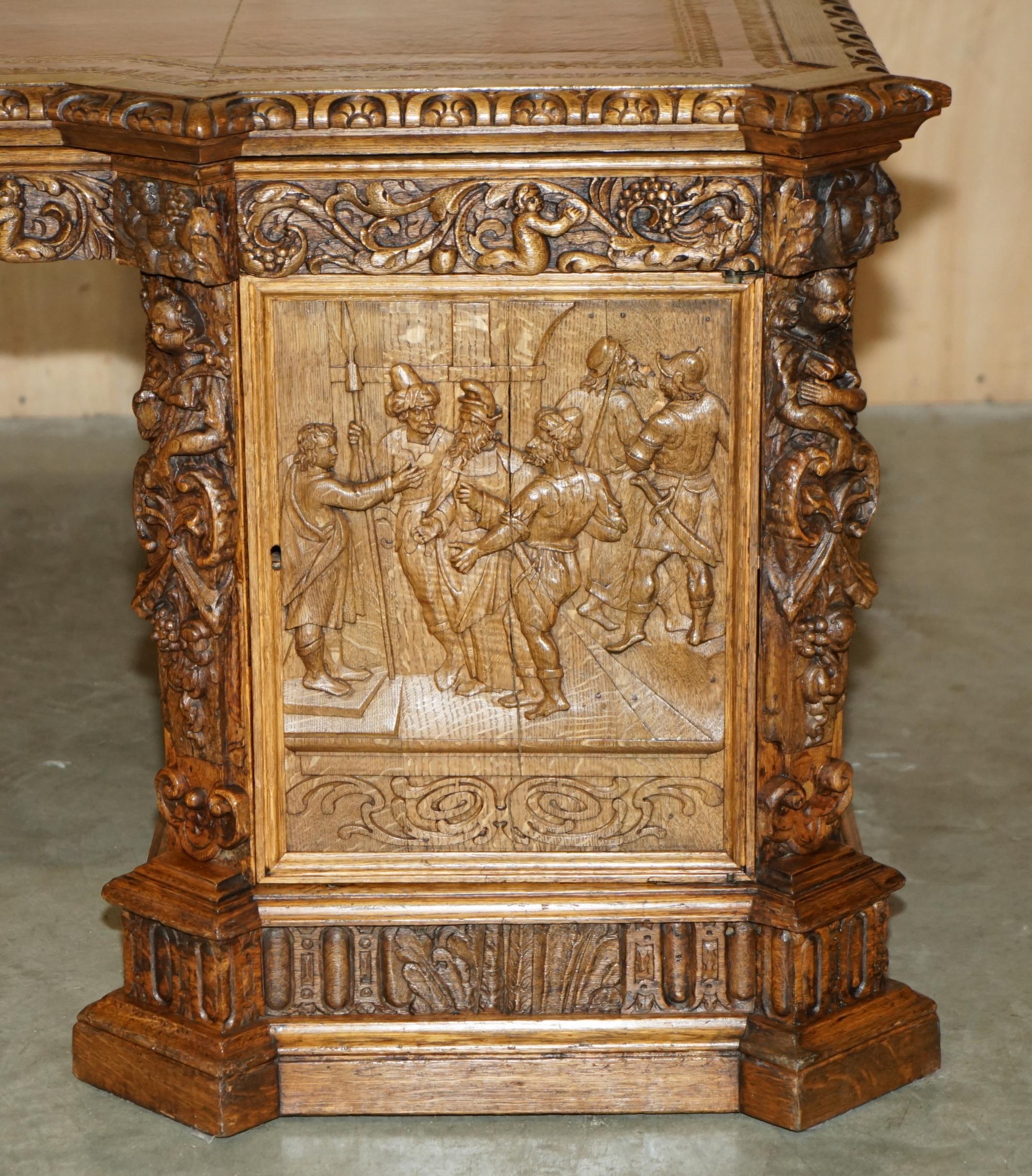 ESCRITORIO ANTiQUE DE CALIDAD MUSEO DEL SIGLO XVII TALLADO A MANO PANELES RELIGIOSOS en venta 10