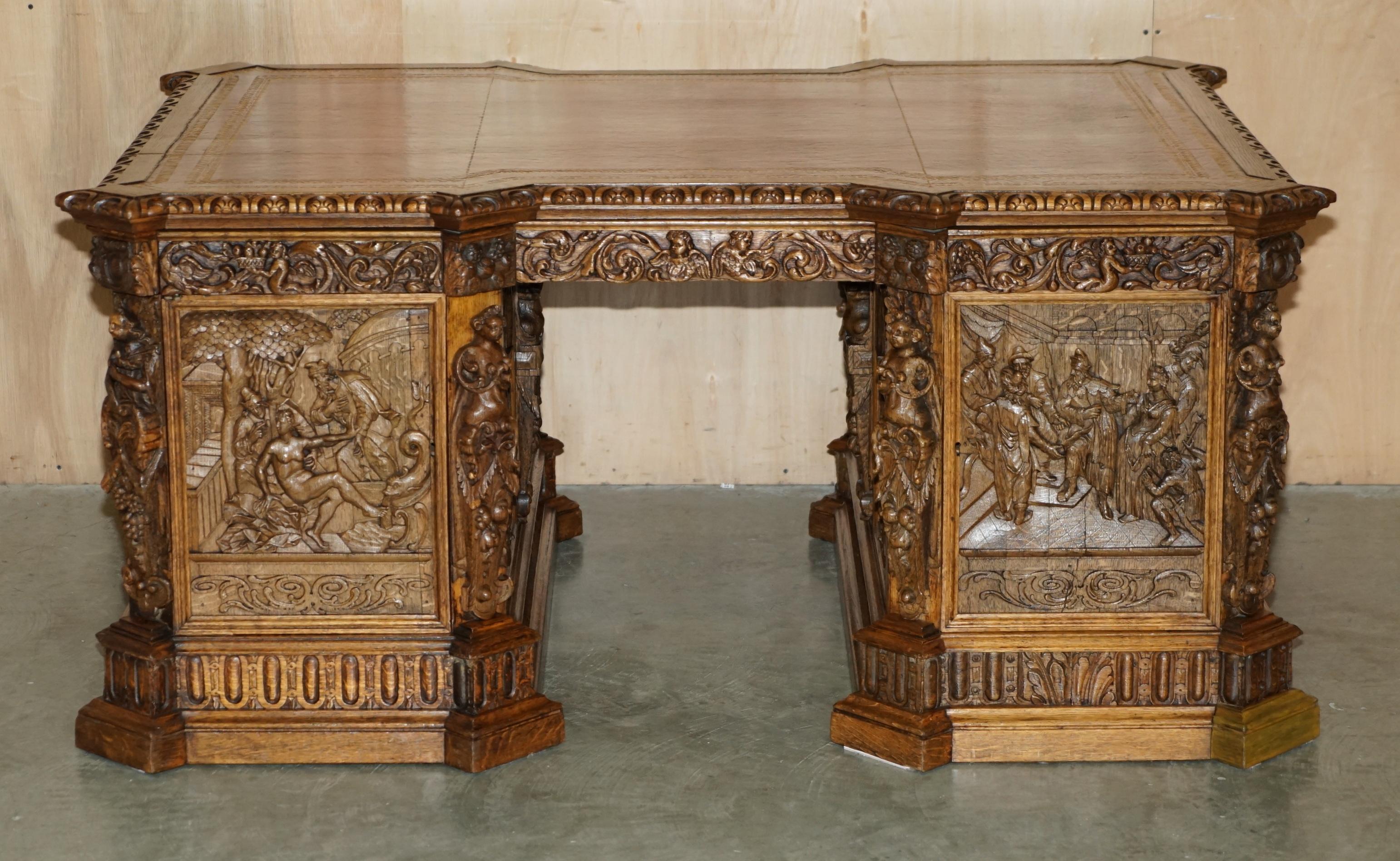Antigüedades de la Casa Real

Royal House Antiques se complace en ofrecer a la venta este absolutamente impresionante escritorio de pareja de doble cara de nogal tallado a mano, de calidad de museo de exposición, de hacia 1860 y realizado con