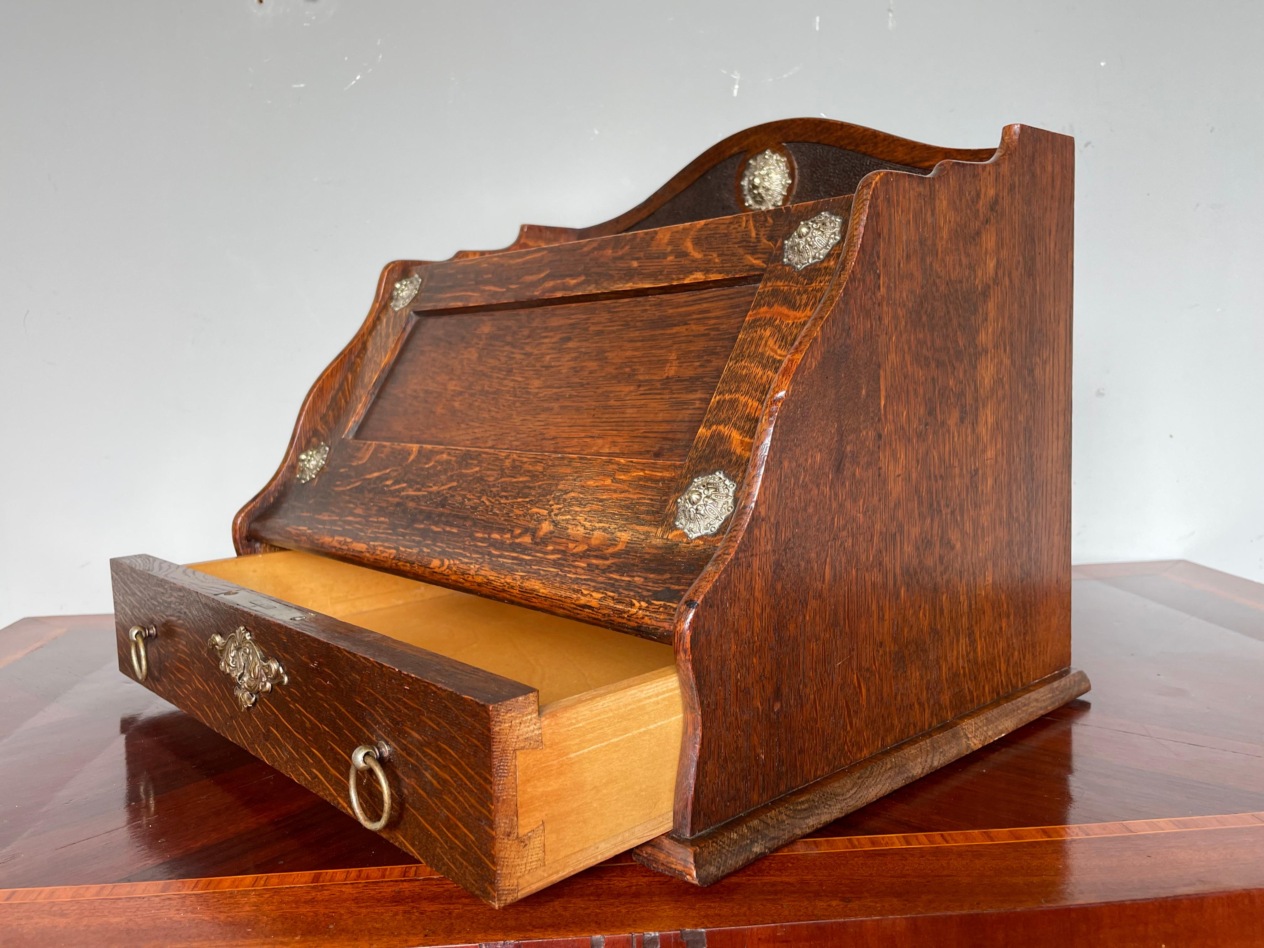 Stylish and mint condition, antique tiger oak desk or table piece.

If you are a collector of the most stylish and best condition antiques only then this amazing condition and good size Arts and Crafts stationary box could be flying your way soon.