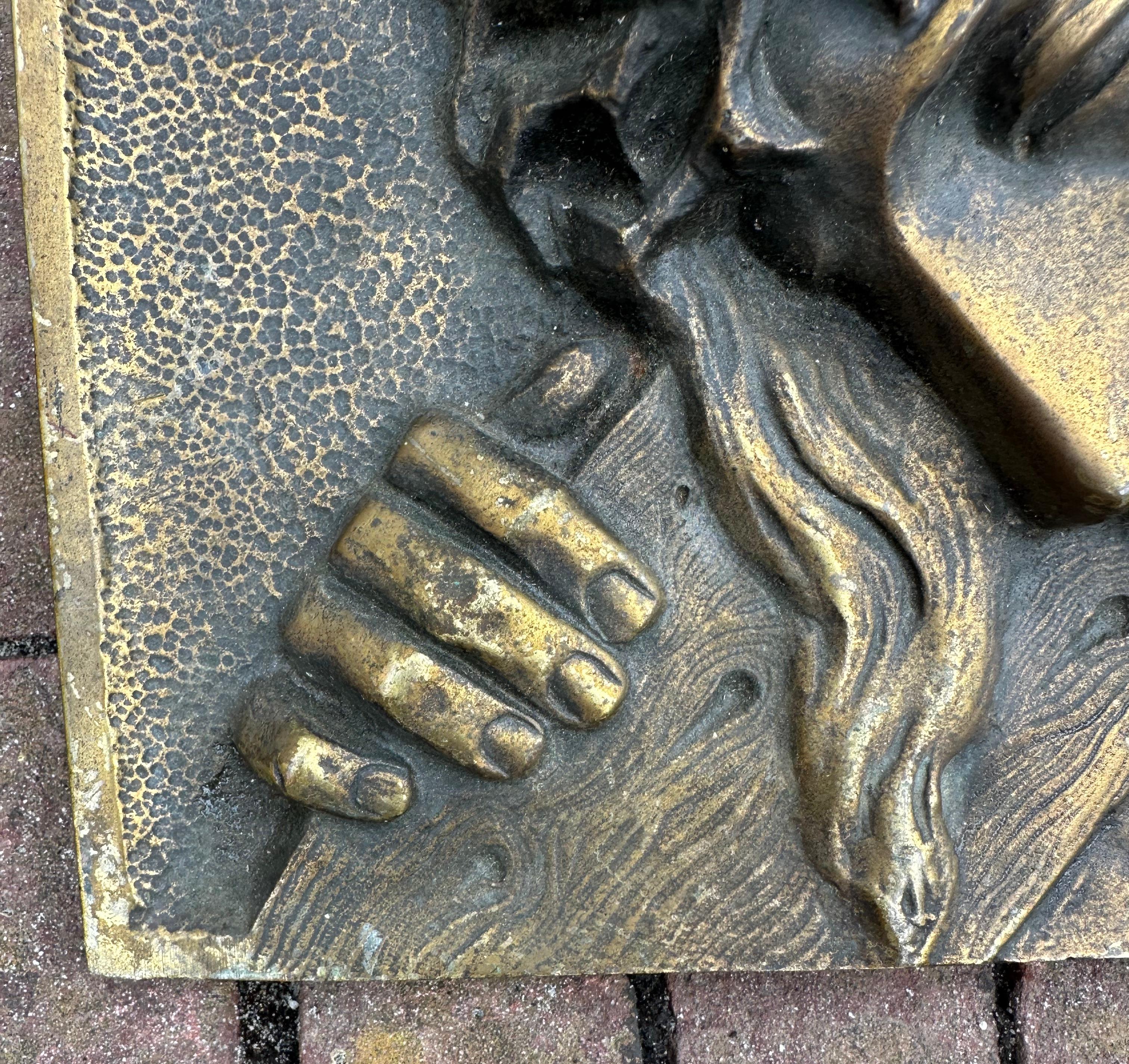 Bronze-Wandtafel-Skulptur Christus in Museumsqualität „Jesus transportiert das Kreuz“ im Angebot 11