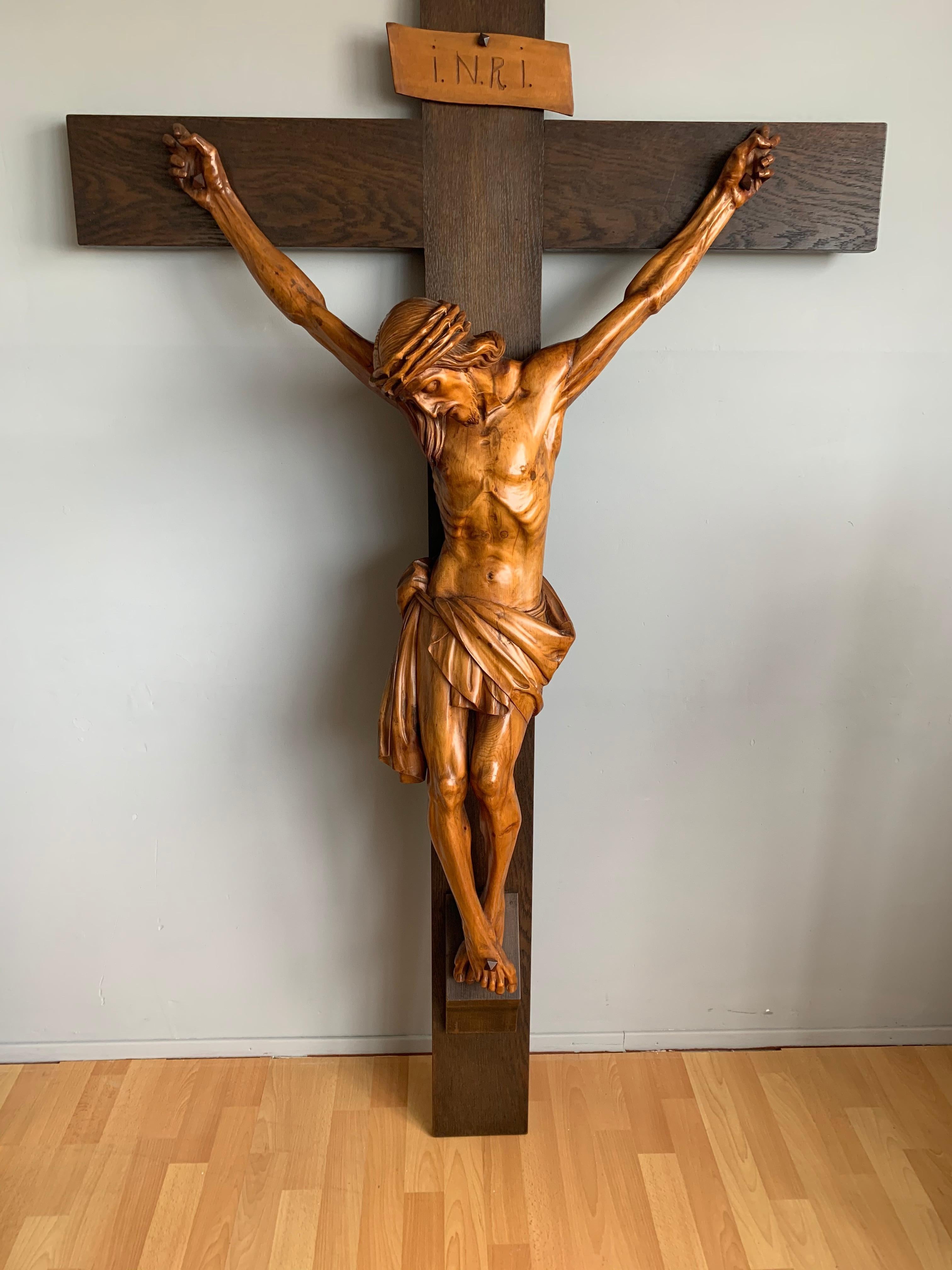 Museum Quality Carved and Superb Condition Wooden Corpus of Christ on Crucifix   3
