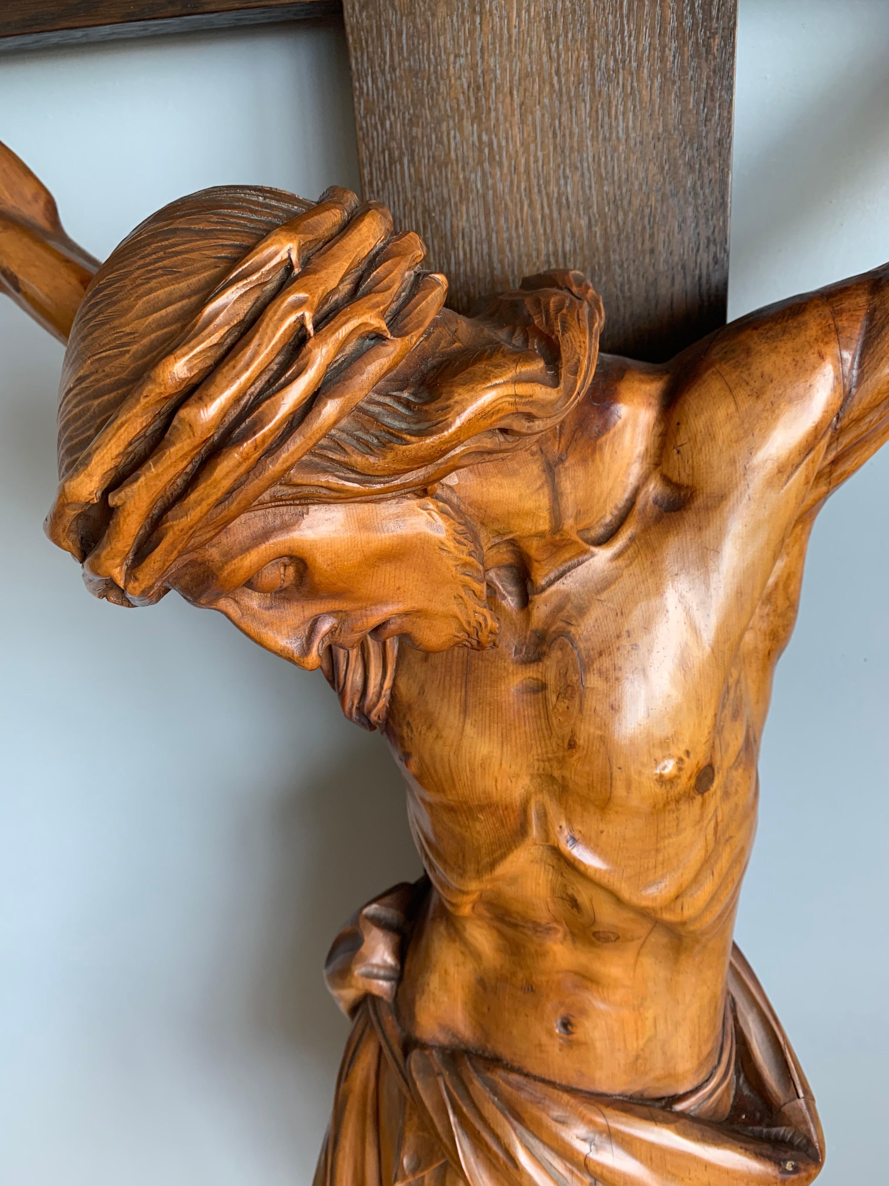 Museum Quality Carved and Superb Condition Wooden Corpus of Christ on Crucifix 7