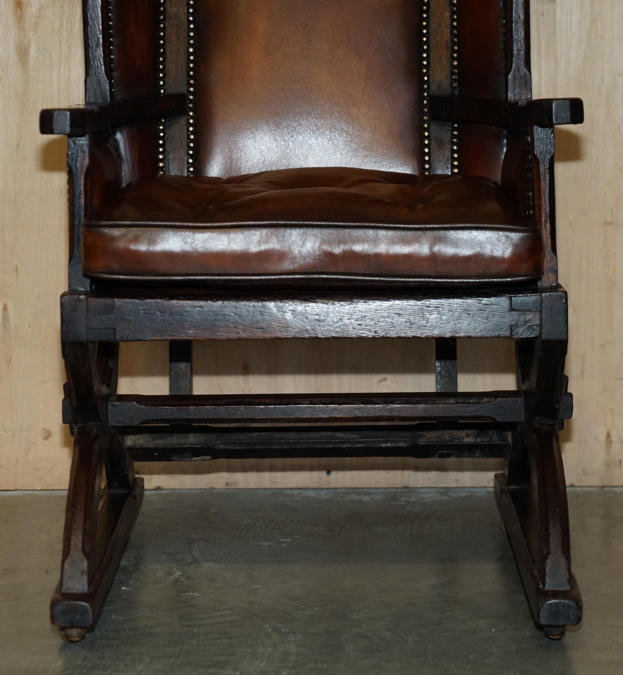 MUSEUM QUALITY CARVED CiRCA 1700 ANTIQUE RESTORED BROWN LEATHER JESSIE ARMCHAIR For Sale 4