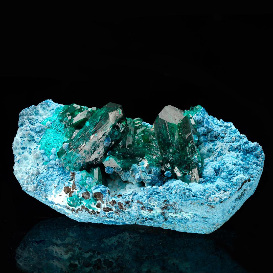 Museum Quality Dioptase on Plancheite In New Condition For Sale In New York, NY