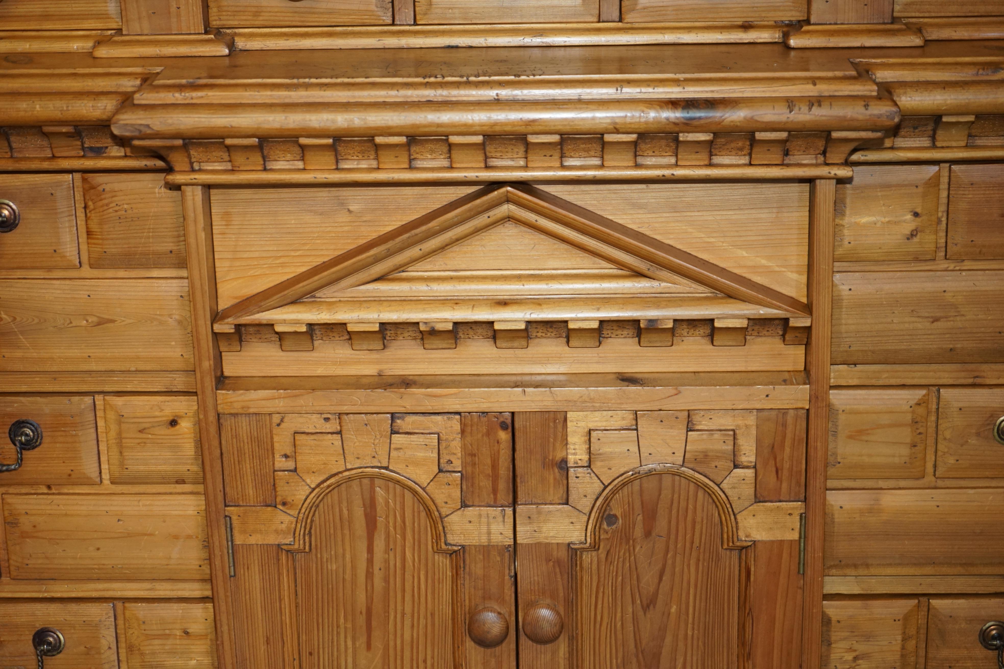 MUSEUM QUALITY EDITORS CHOICE AWARD ARCHITECTURAL ViNTAGE PINE WELSH DRESSER For Sale 4