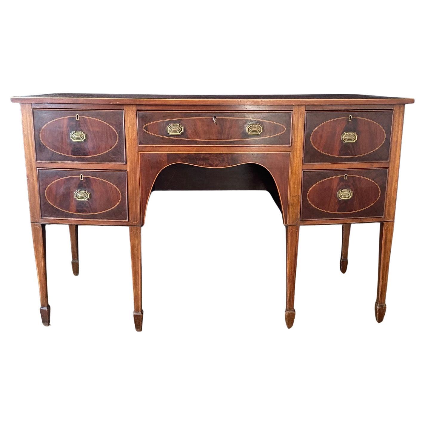 Buffet anglais Hepplewhite en acajou marqueté de qualité musée en vente