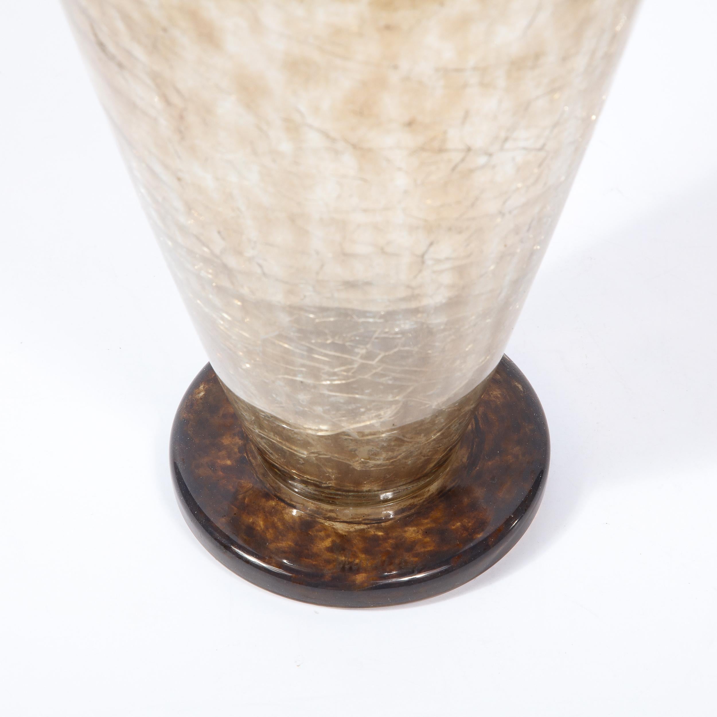 Vase en verre craqueleur topaze Art Déco français de qualité musée, signé par Schneider en vente 5