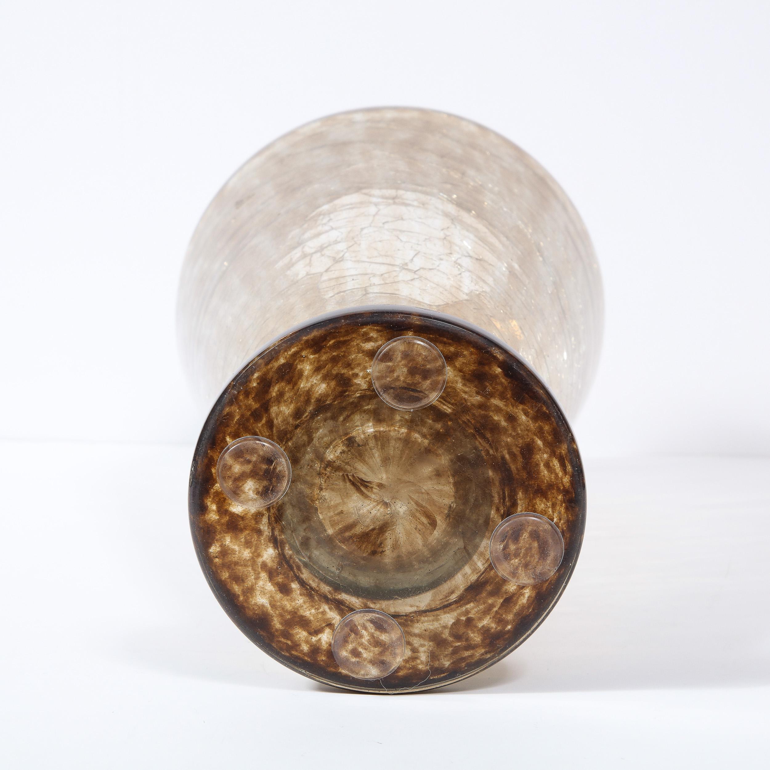 Vase en verre craqueleur topaze Art Déco français de qualité musée, signé par Schneider en vente 6
