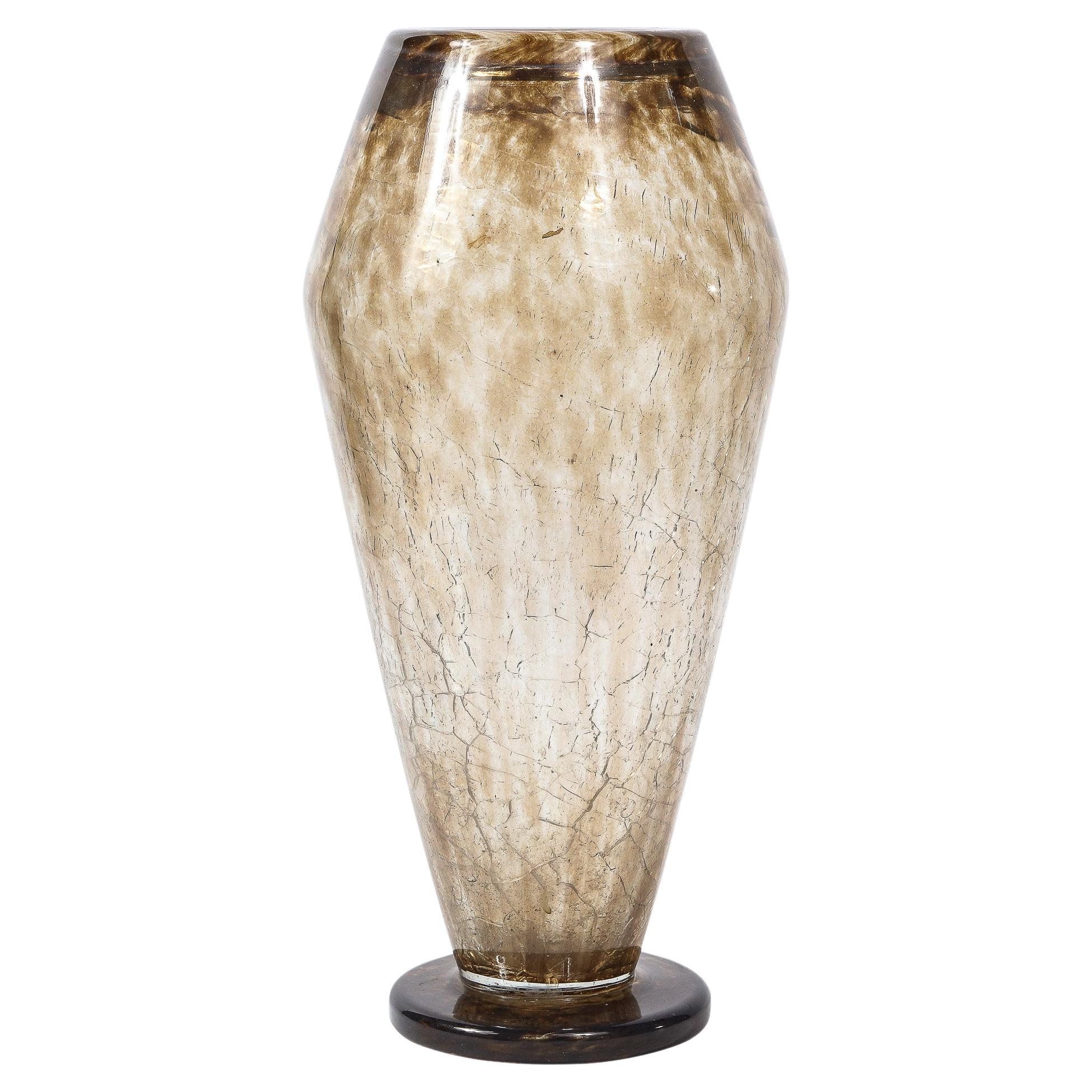 Vase en verre craqueleur topaze Art Déco français de qualité musée, signé par Schneider