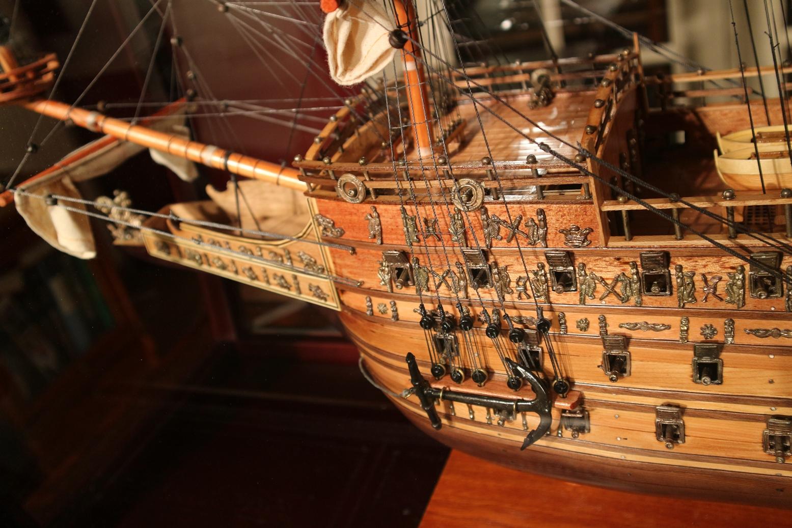 Centrasiatique Replica du H.M.S. Sovereign of the Seas, entièrement assemblée et digne d'un musée en vente