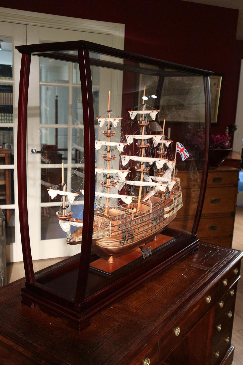 Acajou Replica du H.M.S. Sovereign of the Seas, entièrement assemblée et digne d'un musée en vente