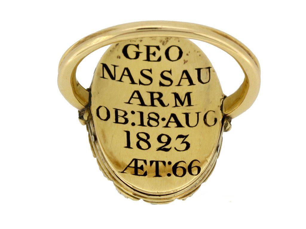 Taglio cuscino Anello da lutto in smalto georgiano di qualità museale con ametista in vendita