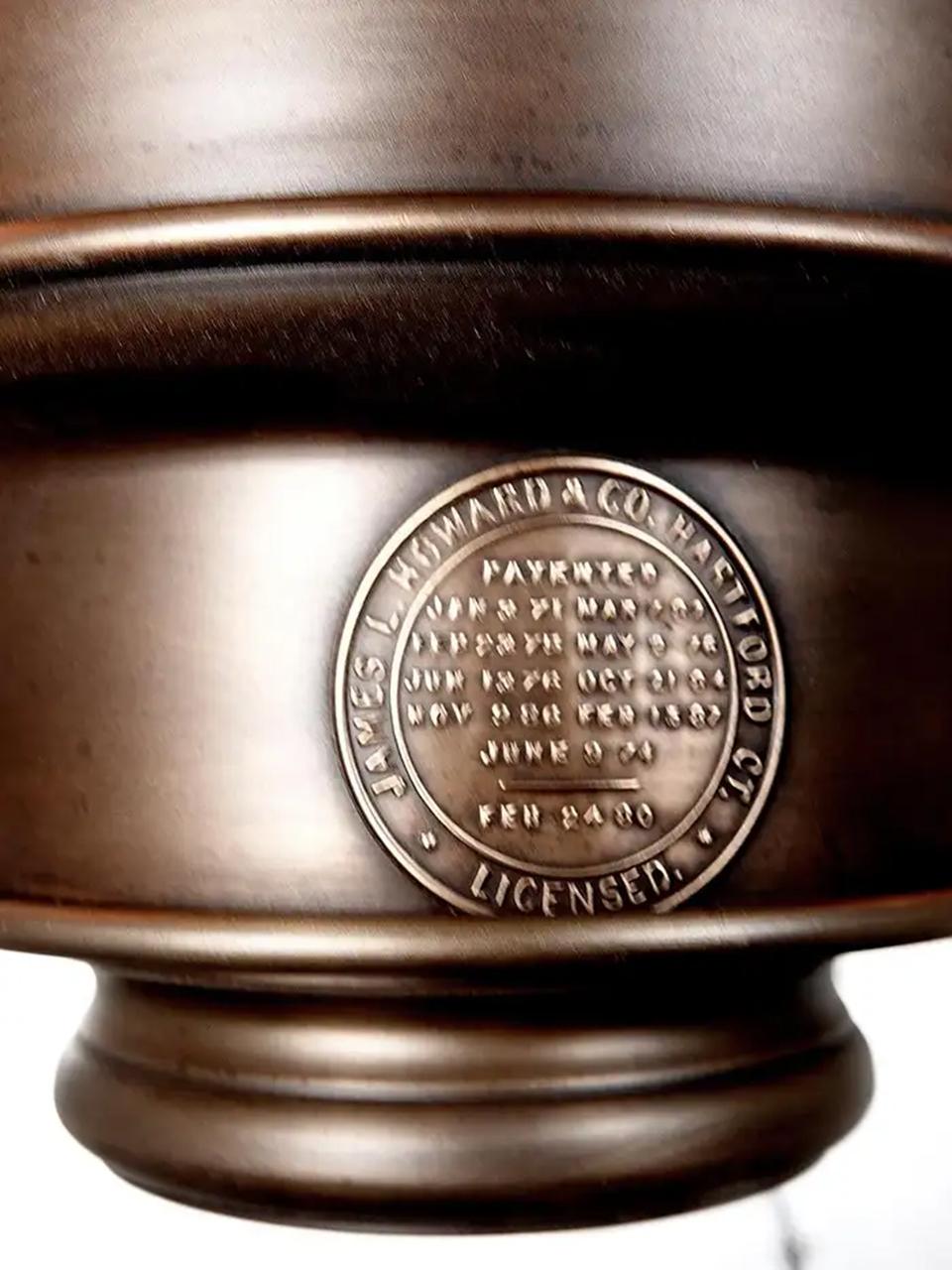 Americano Museo di qualità I.L.A. Lampada del Centro Automobilistico Howard in vendita