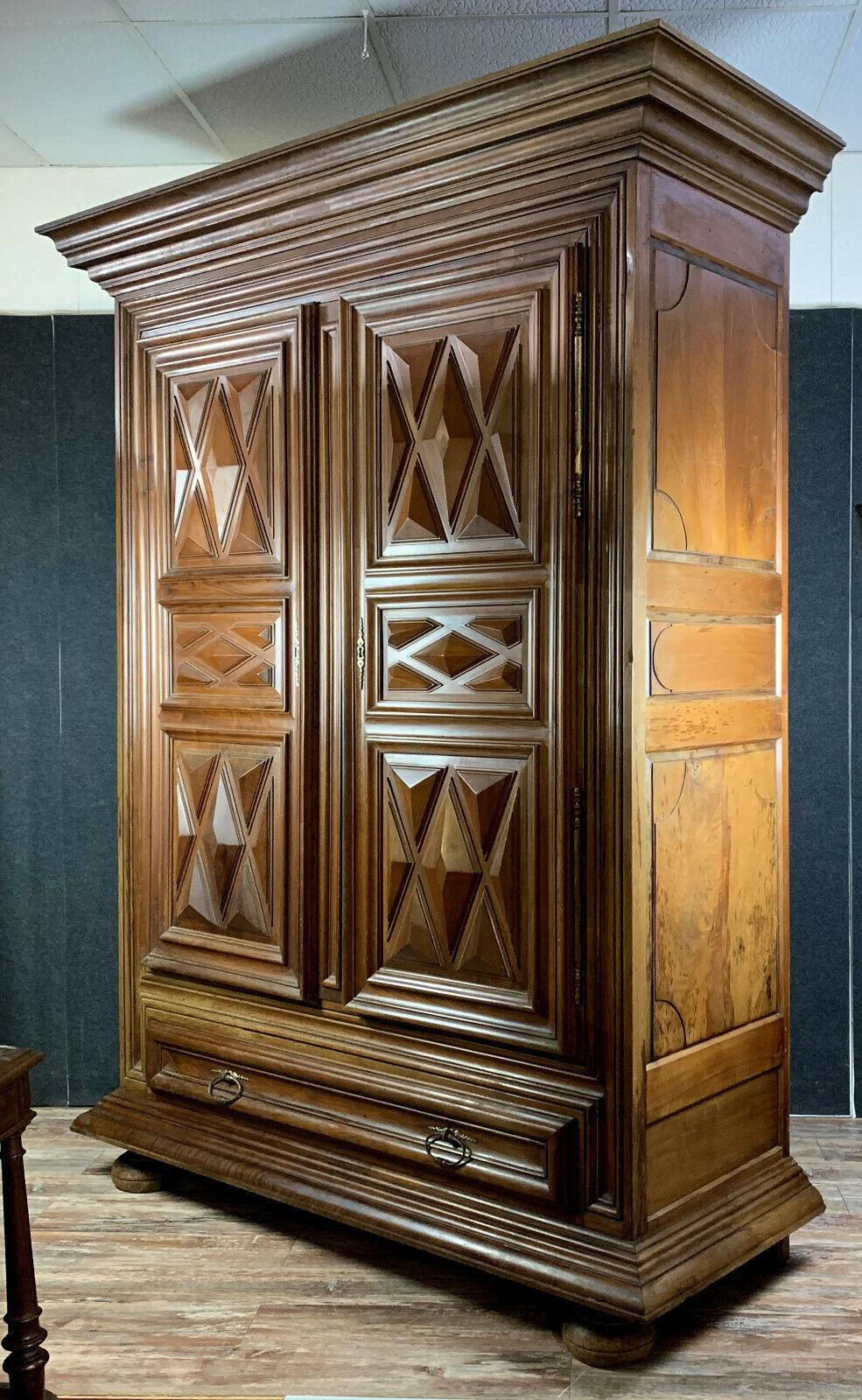 Legno Armadio a punta di diamante Luigi XIII Burgundi di qualità museale -1X02