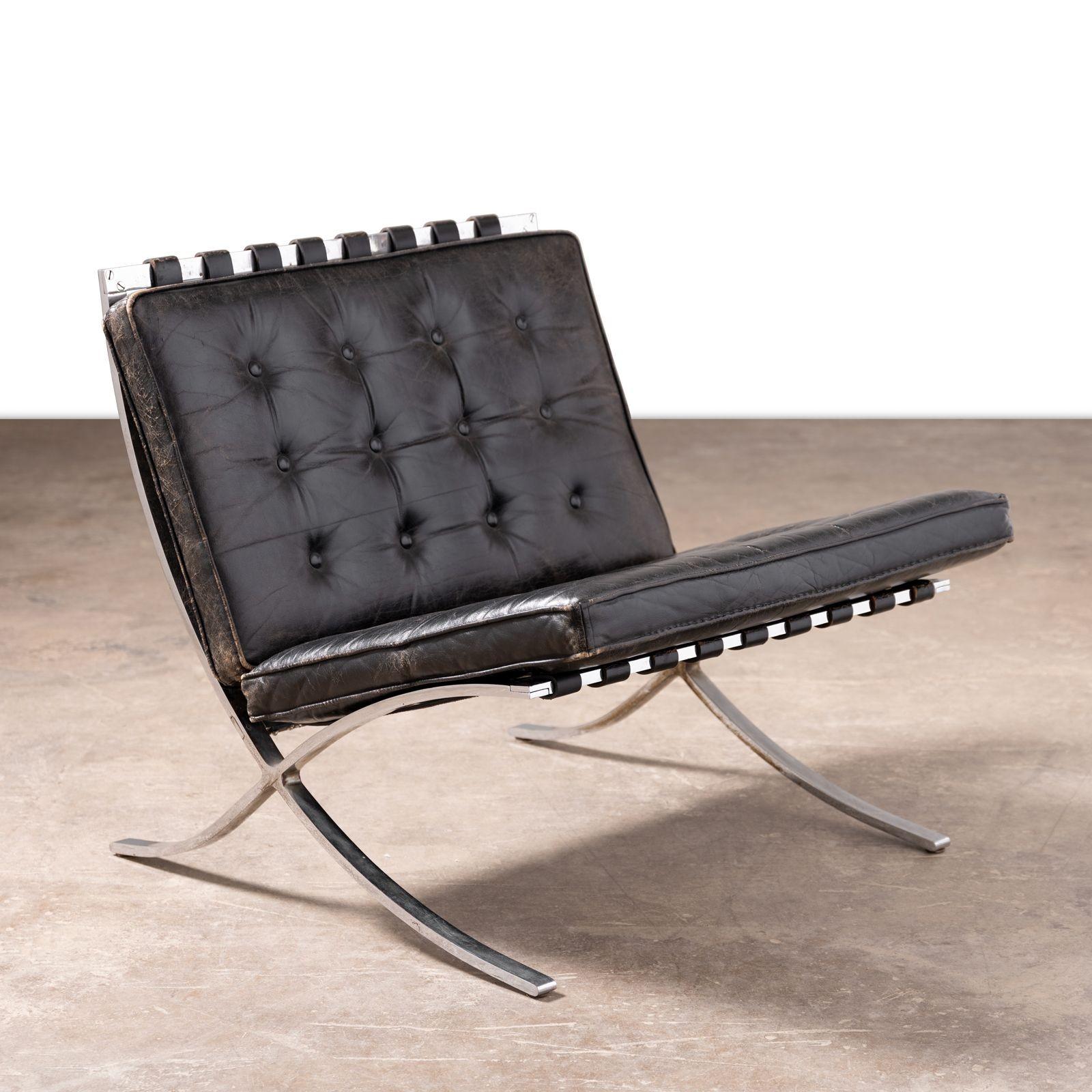 Museum Quality Ludwig Mies van der Rohe Barcelona Chairs with Table For Sale 3