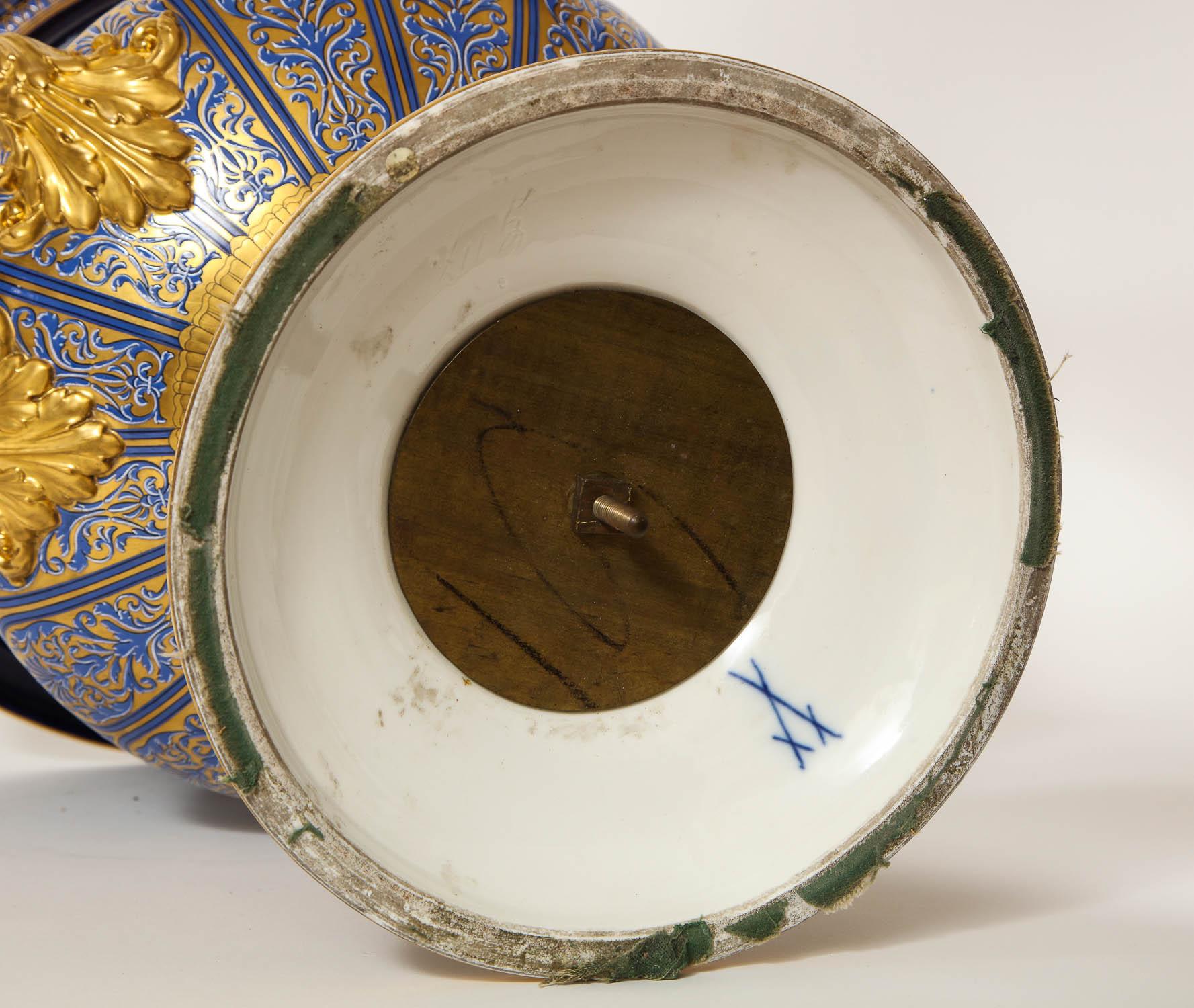 Museum Quality Meissen Porcelain Cobalt-Blue Krater Pate sur Pate Vase 3