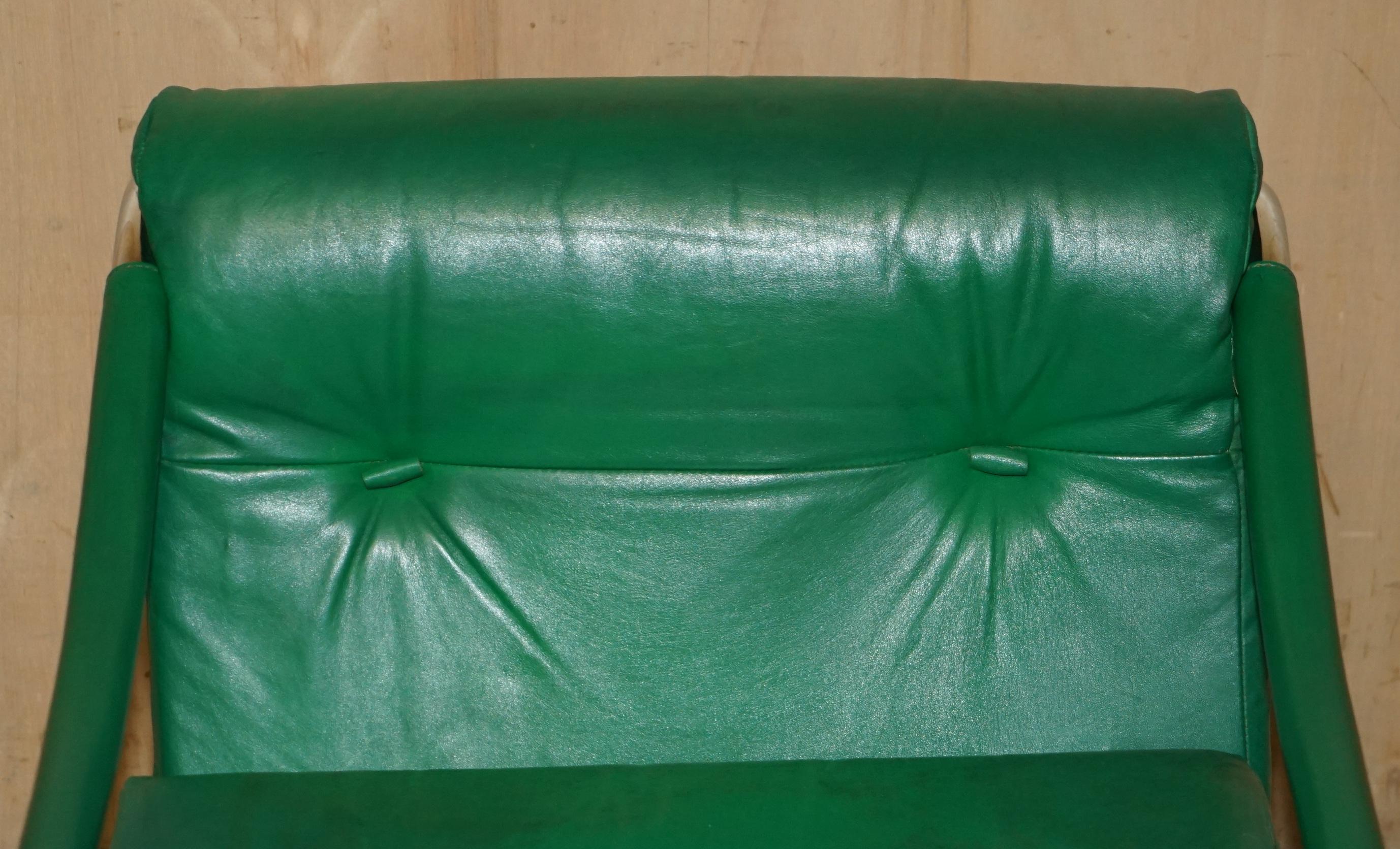 Mid-Century moderno Poltrona TIM BATES BETA IN PELLE VERDE DI PIEFF DI QUALITÀ MUSEALE DEL PRIMO SECOLO in vendita