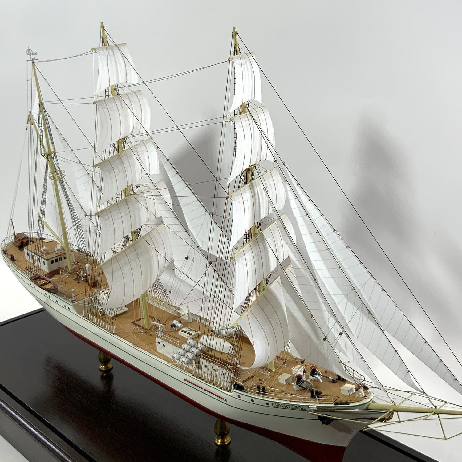 Modèle de qualité muséale du grand navire mexicain « Cuauhtemoc » en vente 6