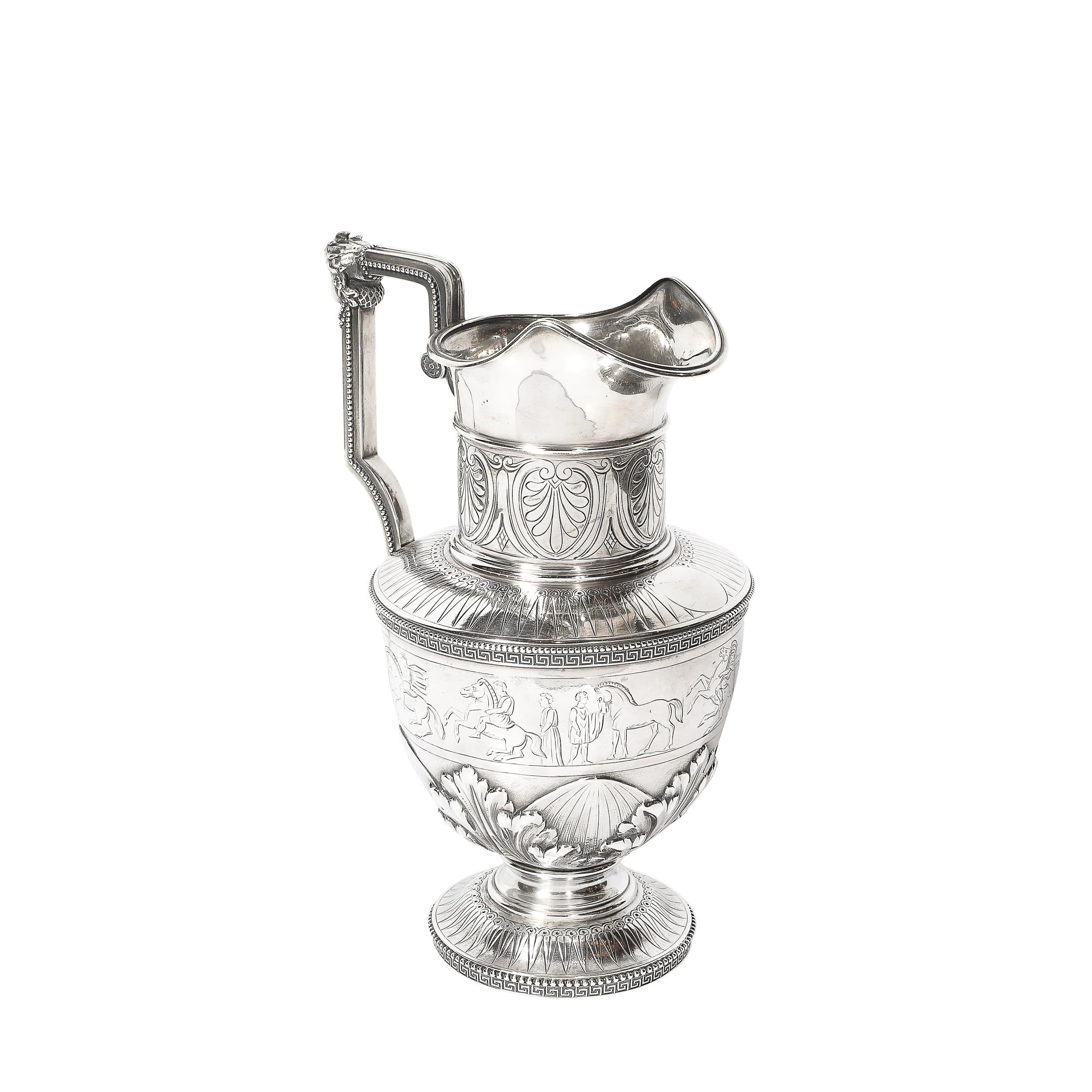 Questo bicchiere in argento sterling Neo Craft di Tiffany & Co. realizzato dal famoso argentiere Edward C. Moore, è un notevole esempio di arte americana del XIX secolo. Prodotto da A.A. Moore (attivo nel 1868-1891) per Tiffany & Co. intorno al