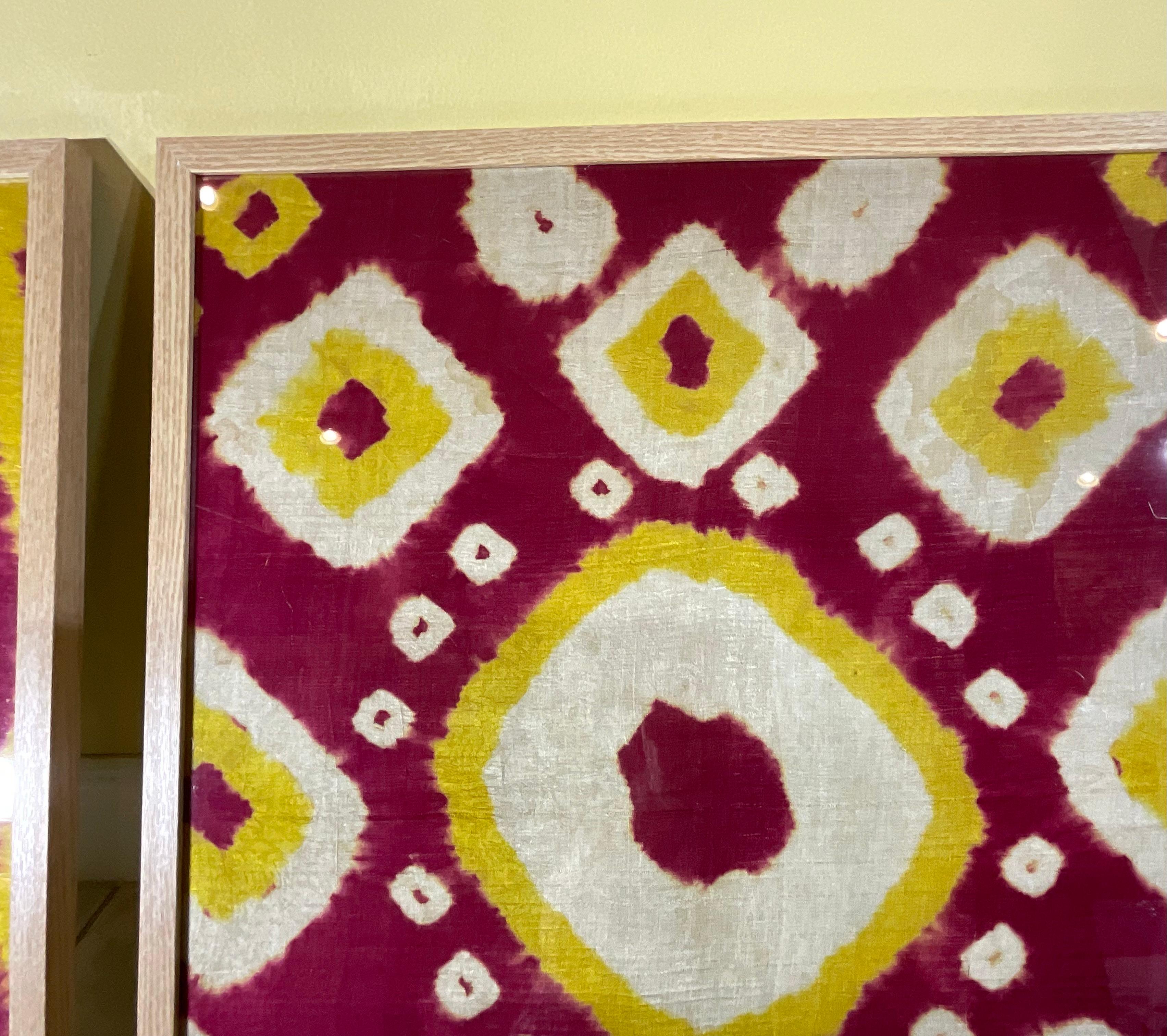 Museum-Qualität Paar ANTIQUE Seide IKAT Fragmente  Zentralasiatische Textilkunst im Zustand „Relativ gut“ im Angebot in Delray Beach, FL