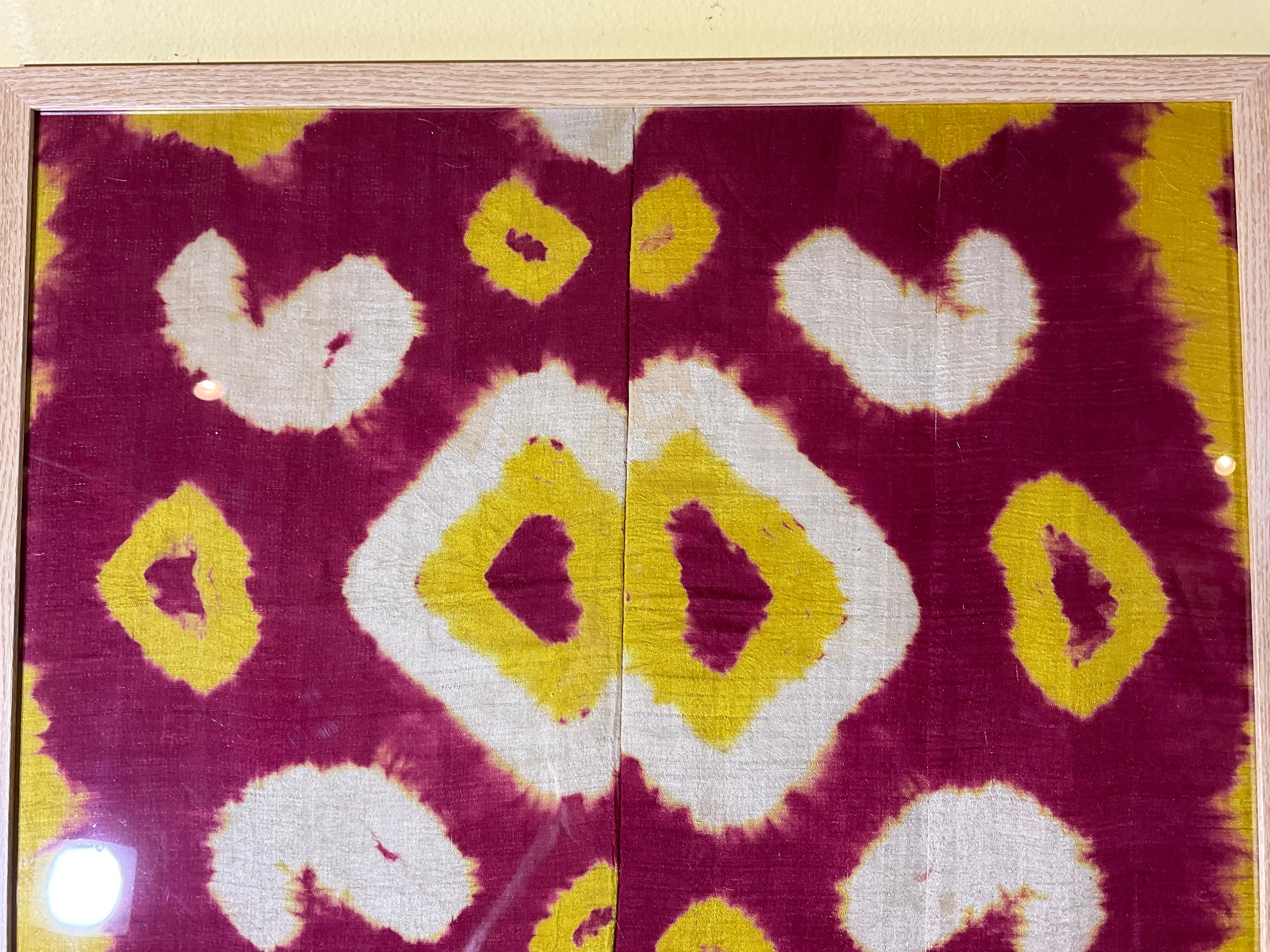 Museum-Qualität Paar ANTIQUE Seide IKAT Fragmente  Zentralasiatische Textilkunst (Frühes 20. Jahrhundert) im Angebot