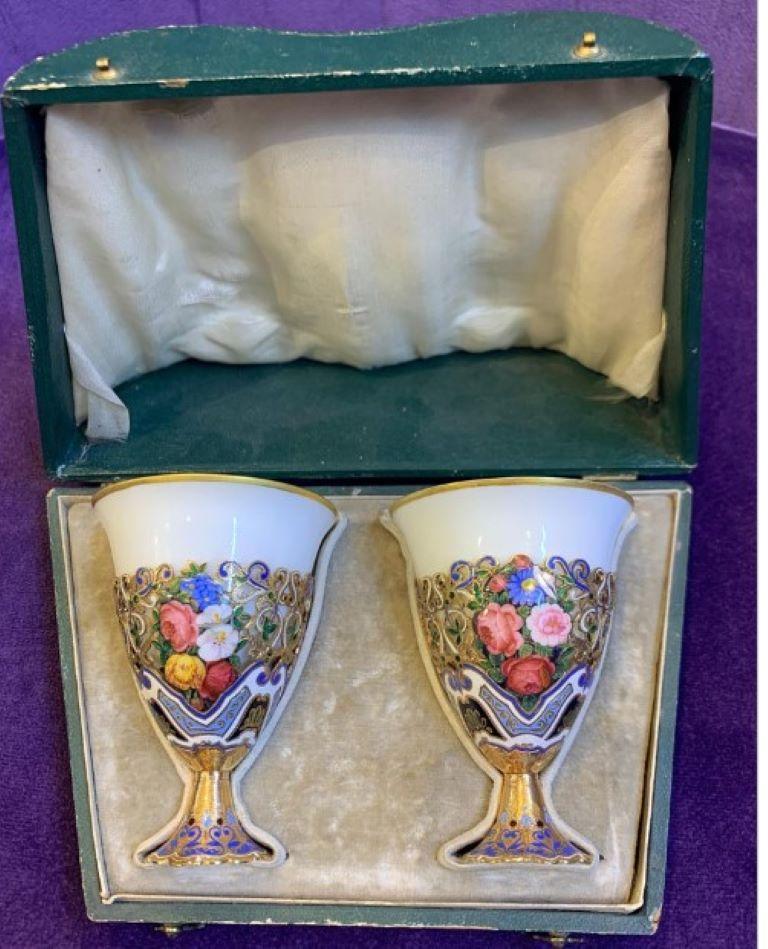 Museum Quality Pair of Gold and Enamel Zarfs For Sale 6