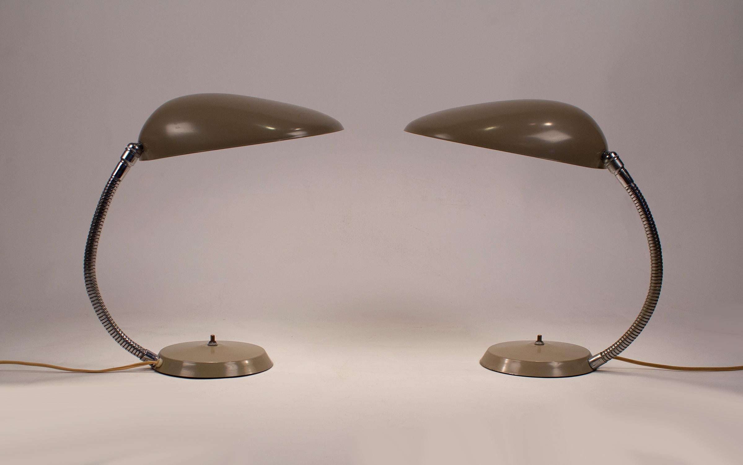 Grossman Cobra Lamp, Museum Quality Pair, Ralph O. Smith Labels Intact In Good Condition For Sale In Dallas, TX