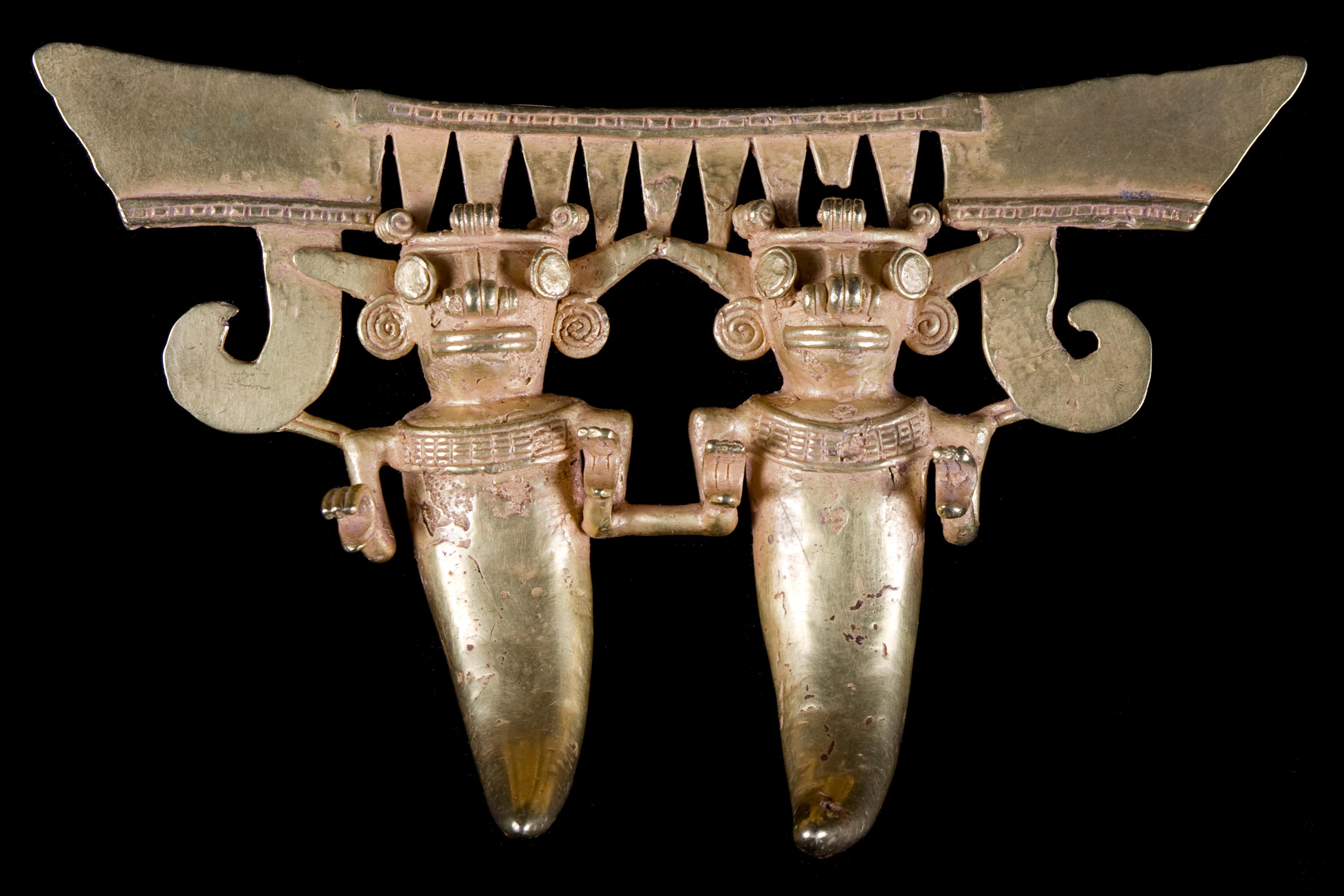 Southern Costa Rica/Western Panama, circa 800 to 1500 AD. Gold Veraguas-Chiriqui-Diquis twin figure pendant cast by the lost-wax (cire perdu) grasping an imaginary club with their claws, with bat ears and pop out eyes and each figure ending in the