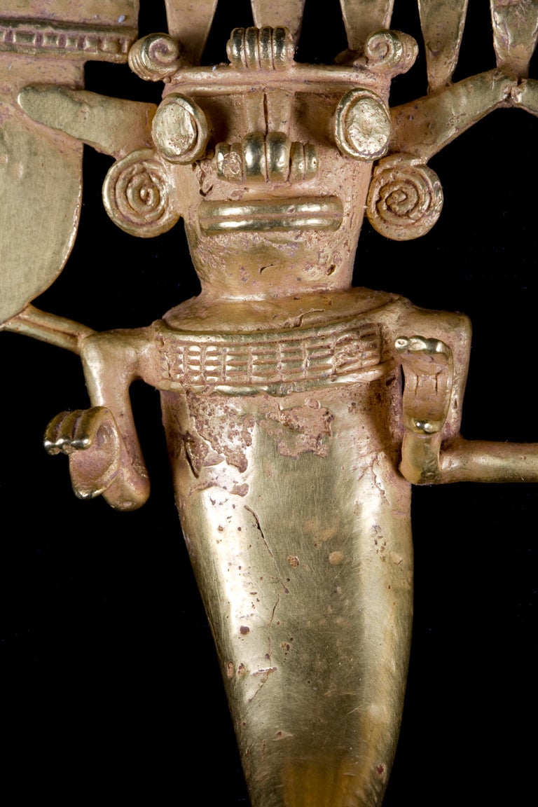Museum Quality Pre-Columbian Gold Twin Figures Pendant, circa 800 to