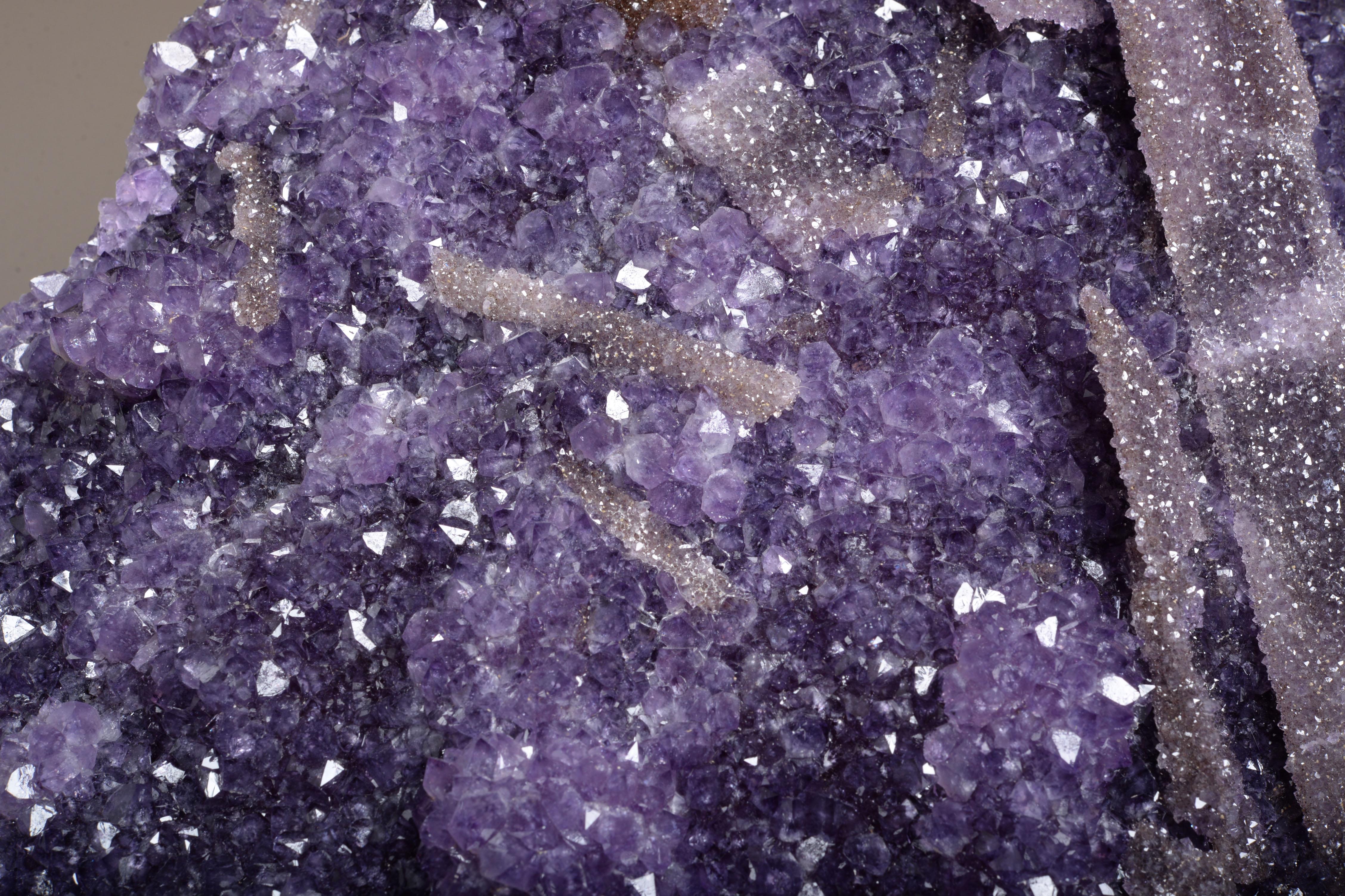 Centro de amatista muy grande con calidad de museo, una obra maestra mineral en venta 8