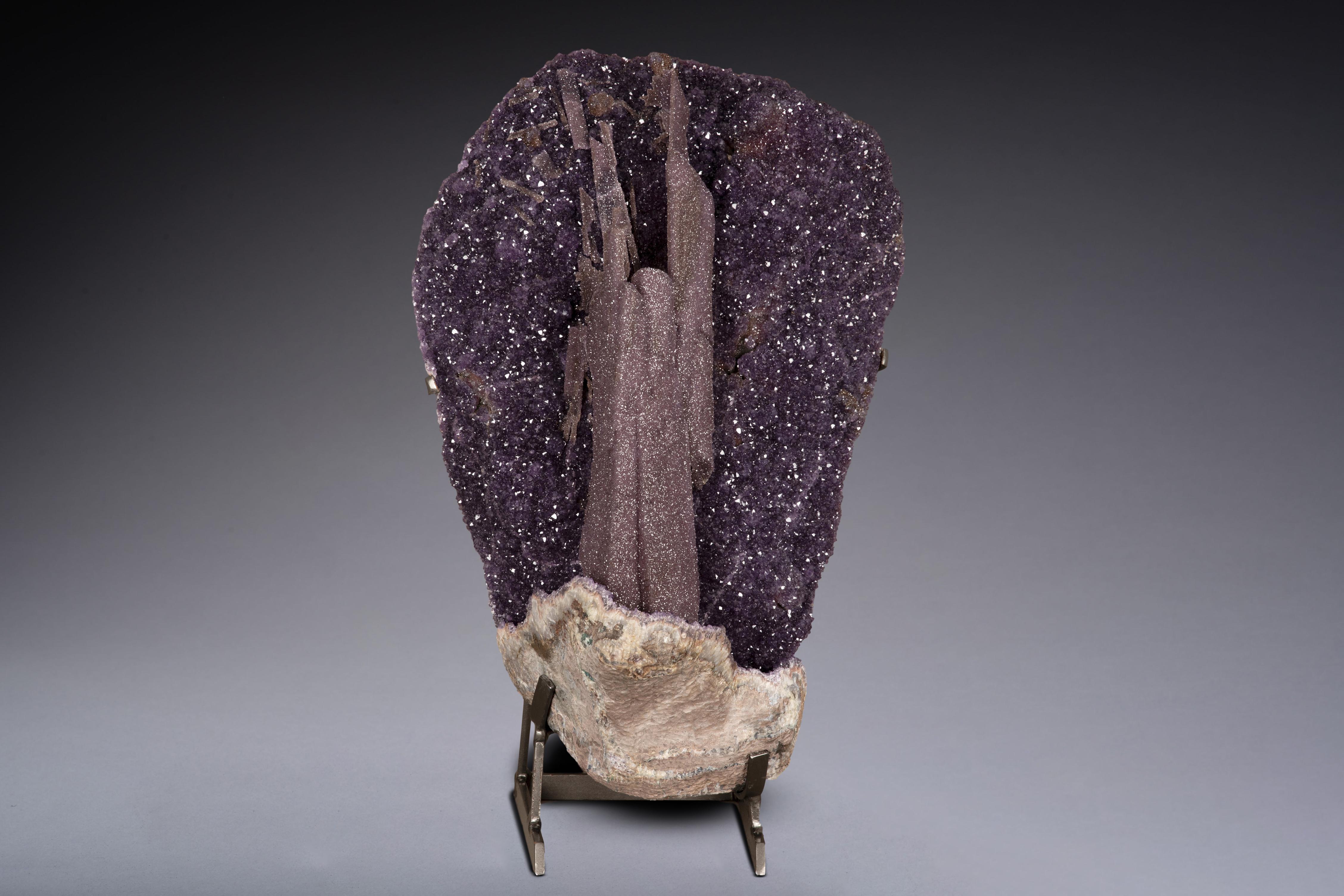 Centro de amatista muy grande con calidad de museo, una obra maestra mineral en venta 11