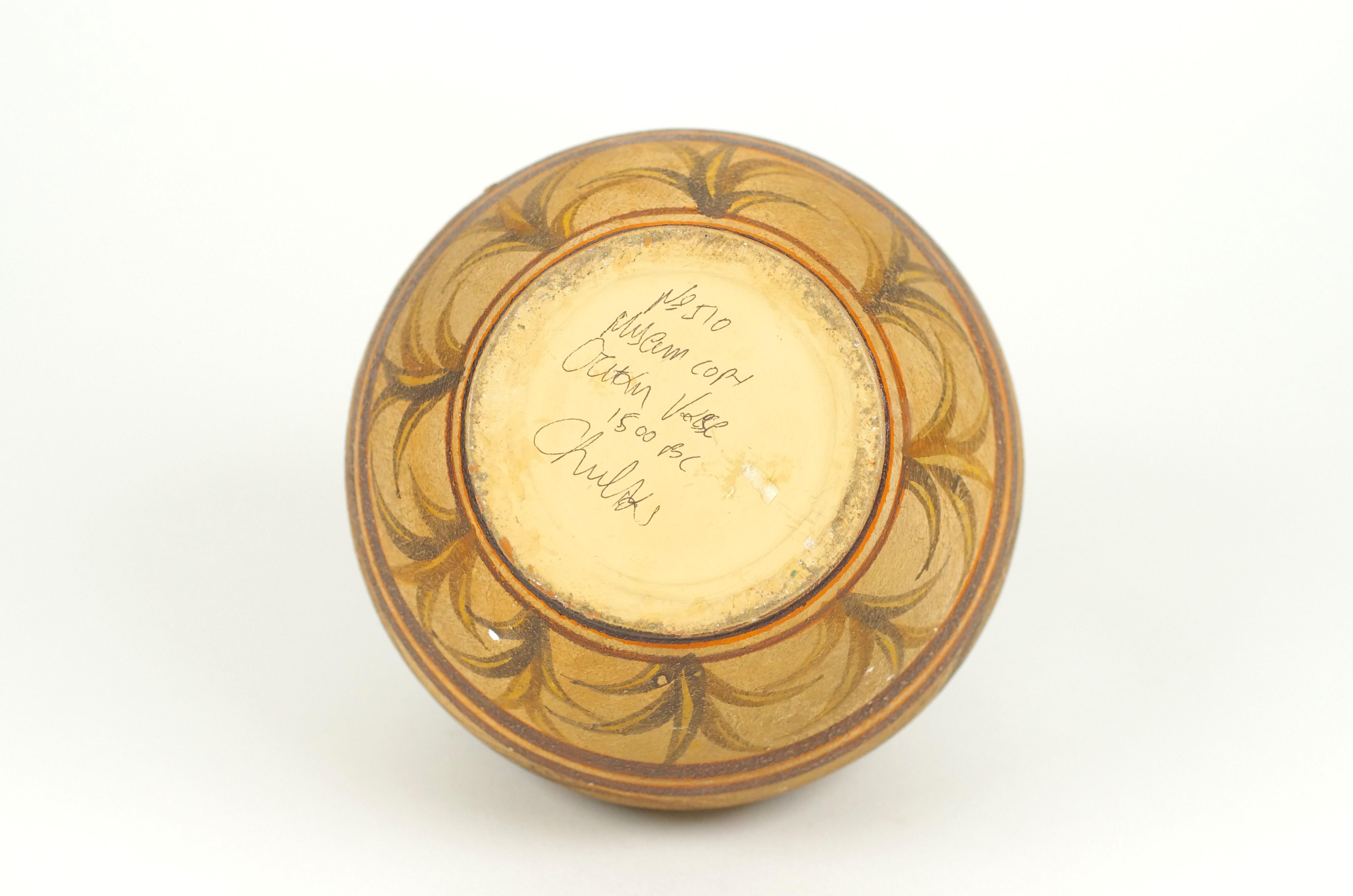 Il museo riproduce una tazza cretese e una brocca da vino in vendita 5