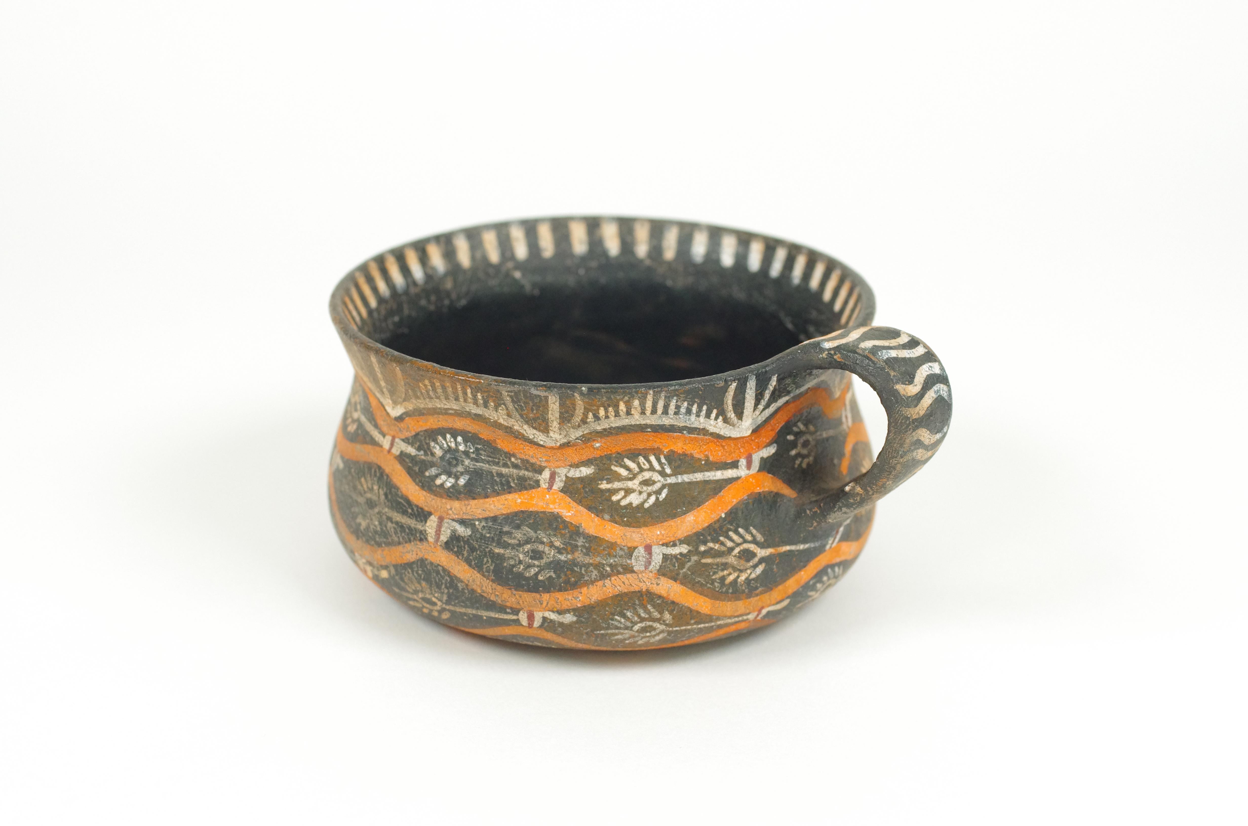 XX secolo Il museo riproduce una tazza cretese e una brocca da vino in vendita
