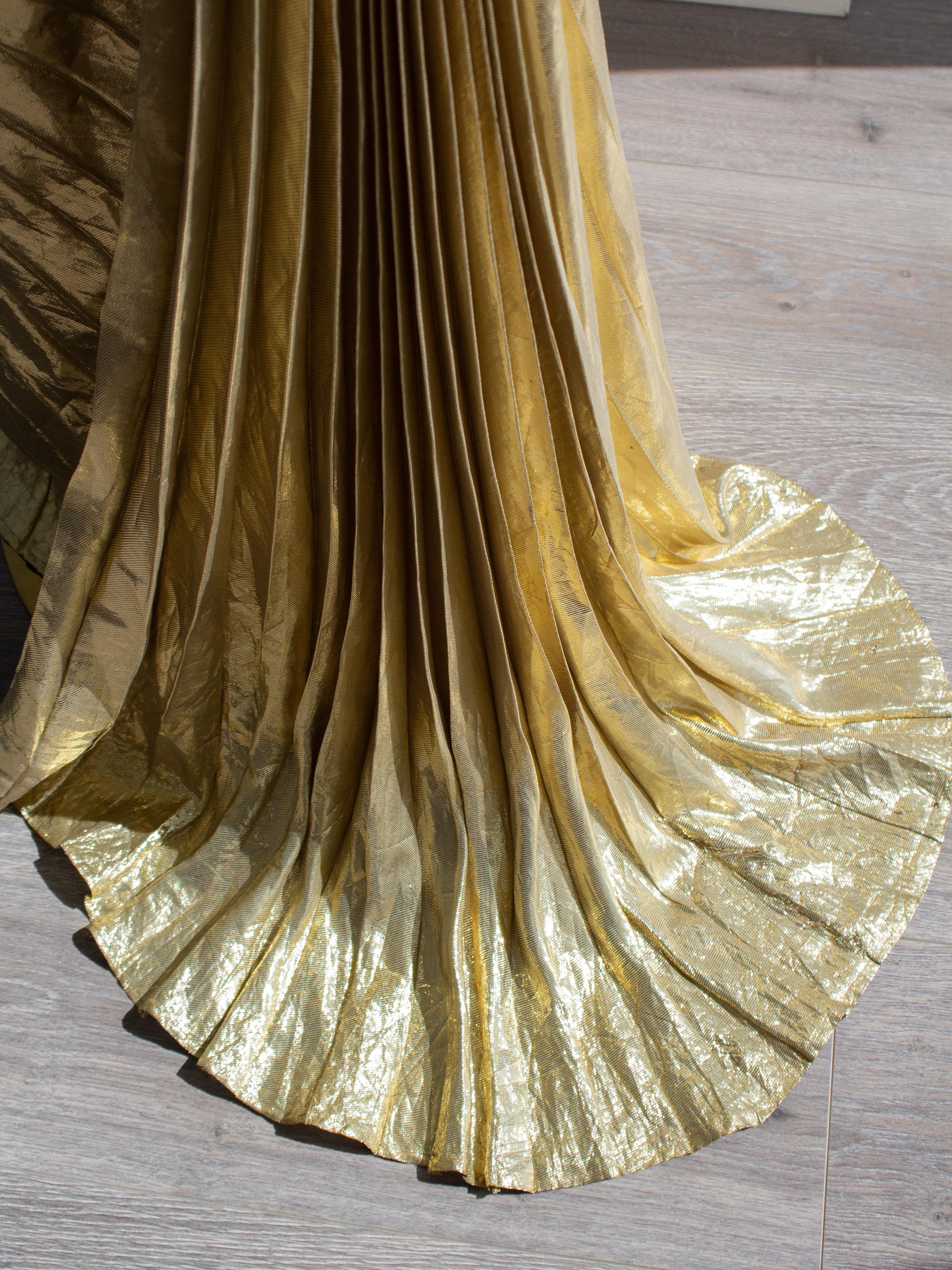 Museum Thierry Mugler F/W 1984 Vintage Golden Angel Starburst Lame Gown For Sale 11