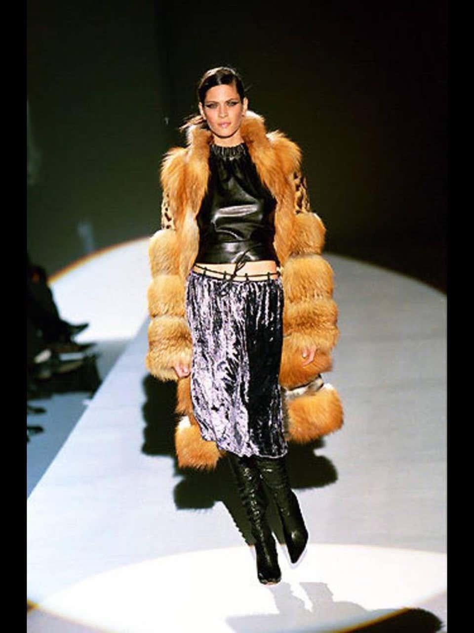 Museum Tom Ford for Gucci 2 in 1 Fur Coat Jacket
F/W 1999 Runway Collection
Coat can be converted to jacket in few seconds because of snap buttons along the waist - Brilliant Tom Ford Idea!!!
Fully lined in black leather, Inserts leather panels on