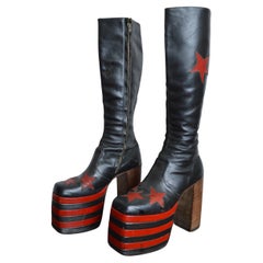 Museum Worthy des années 1970 - Bottes à plateforme rouges et noires Glam Rock - Taille UK 6 / EU 39