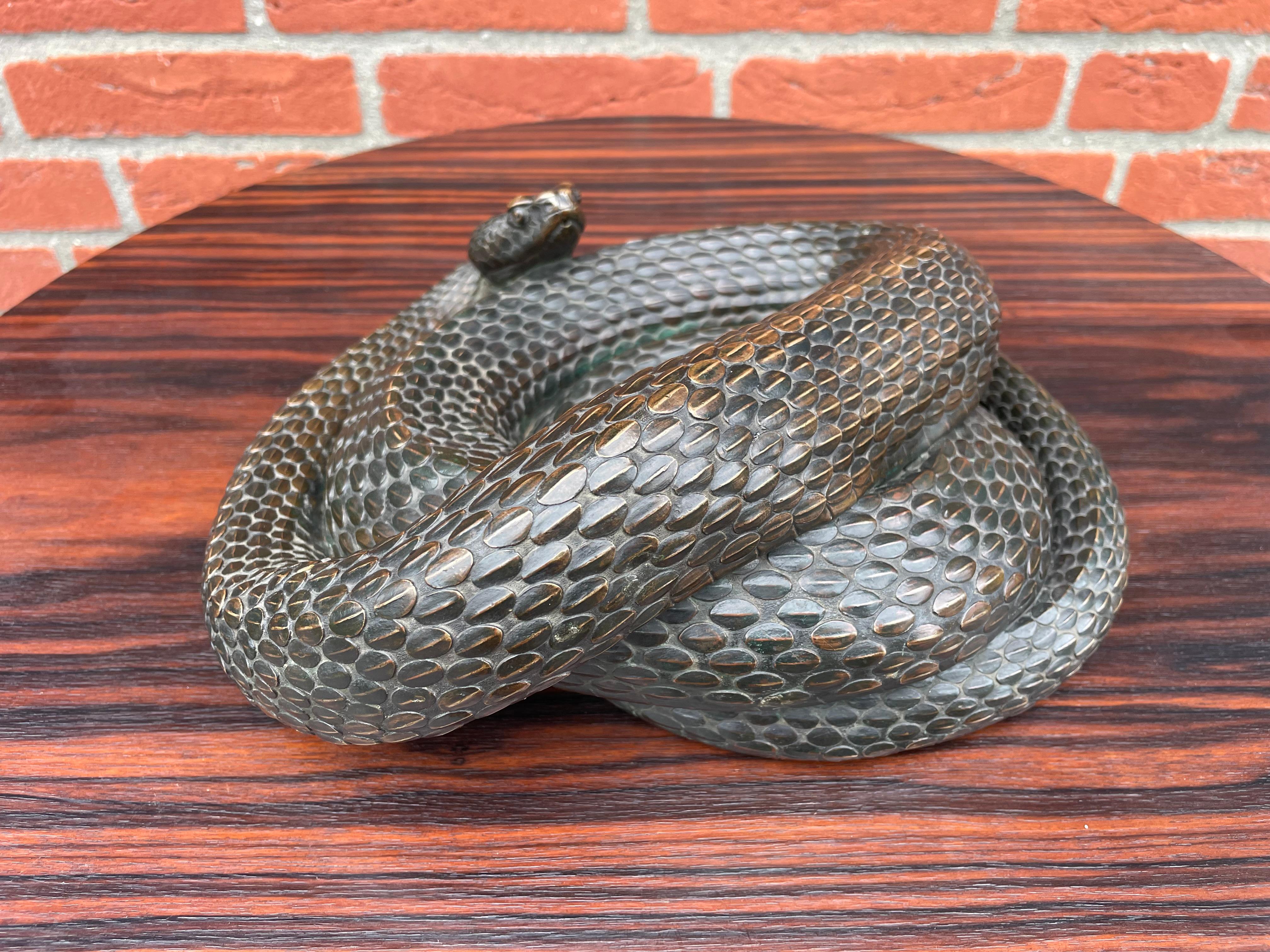 Scultura di serpente a sonagli a spirale in bronzo antico degna di un museo, firmata e marcata 1885 5